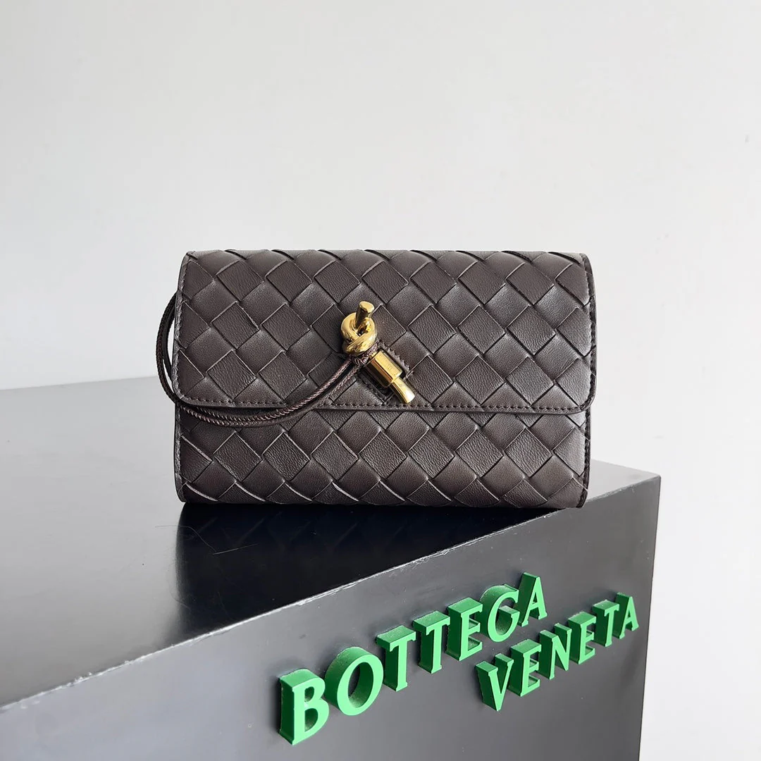 ANDIAMO BAG 19 IN FONDANT CALFSKIN