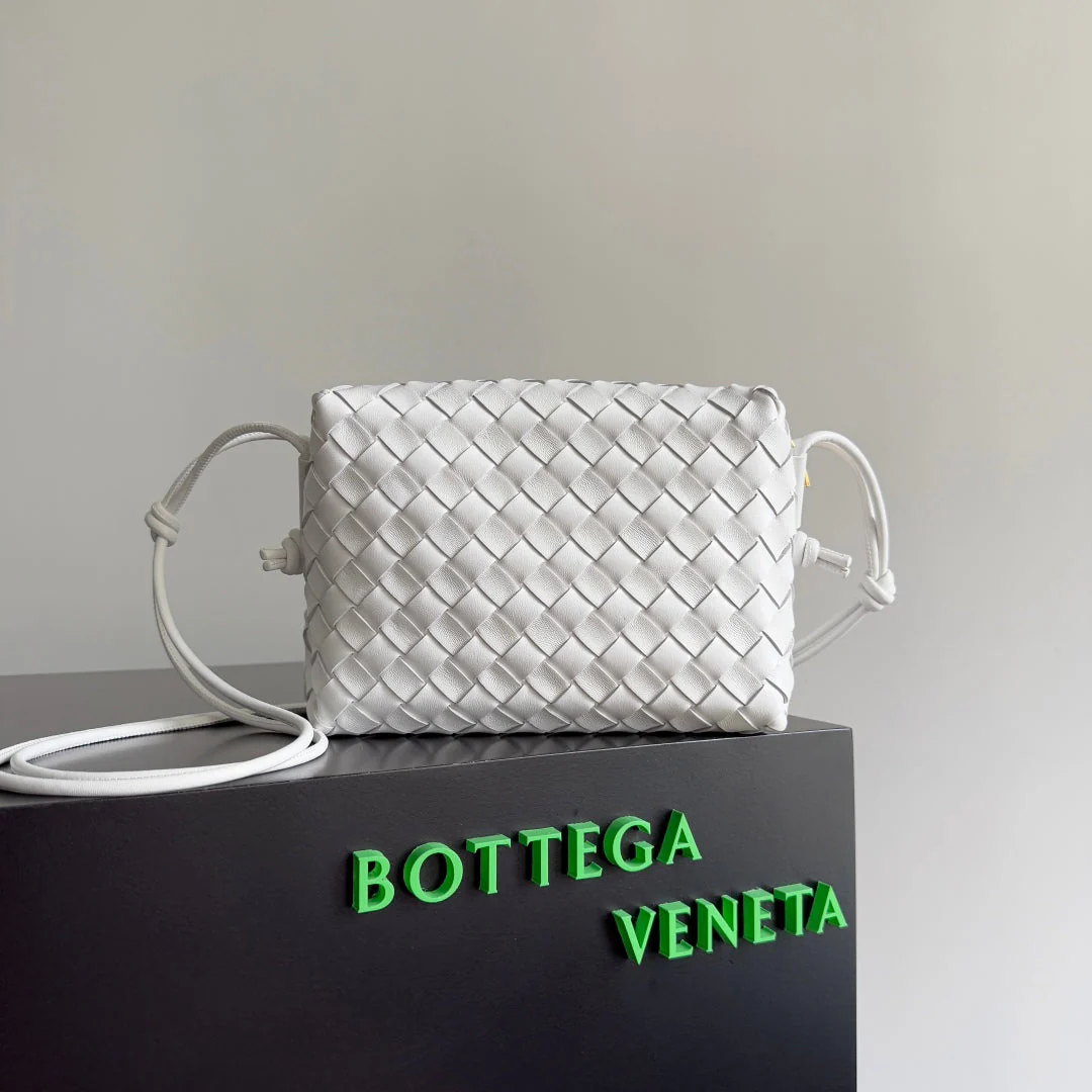 MINI LOOP CAMERA BAG 22 IN WHITE CALFSKIN