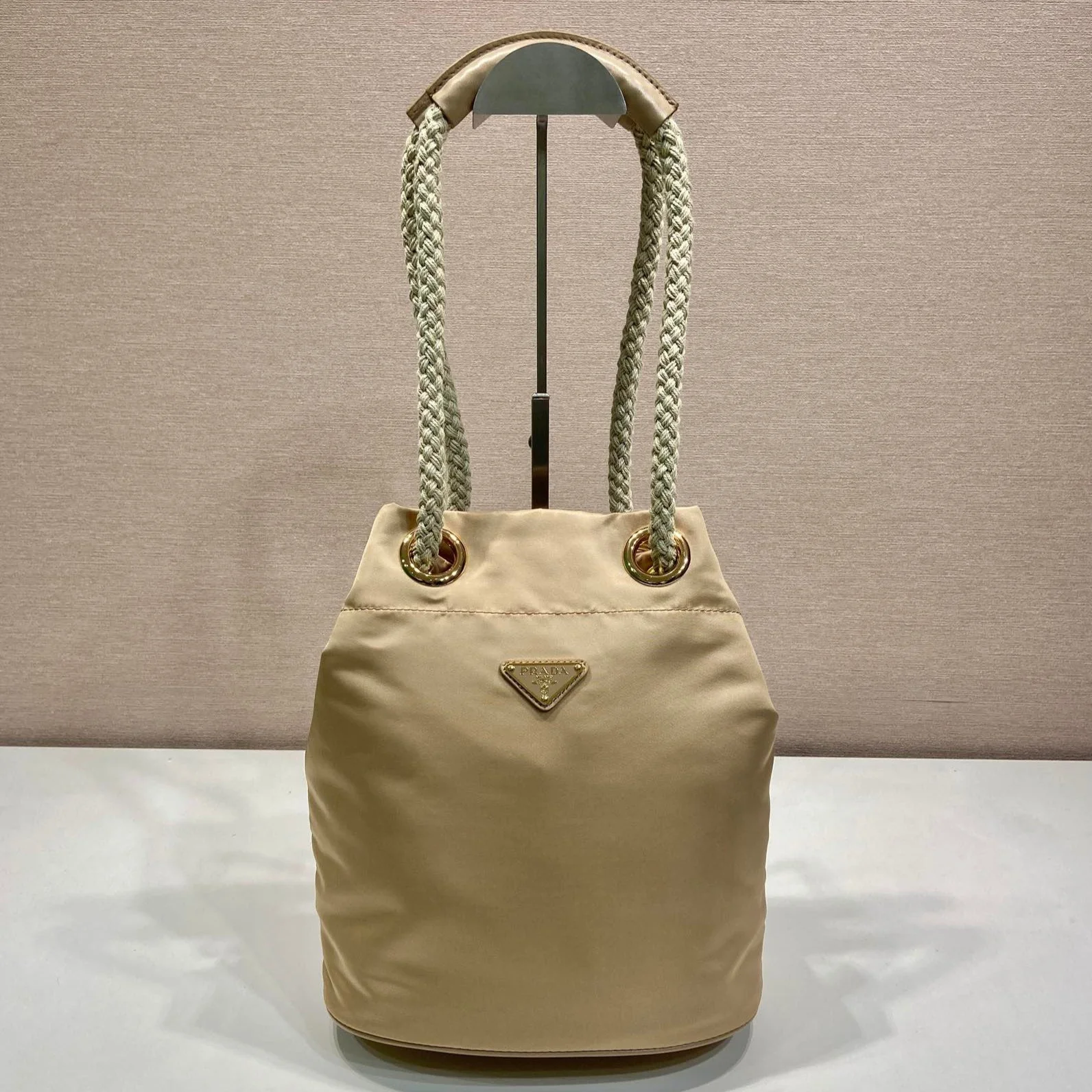 BUCKET BAG 28 IN BEIGE RE-NYLON GOLD LOGO