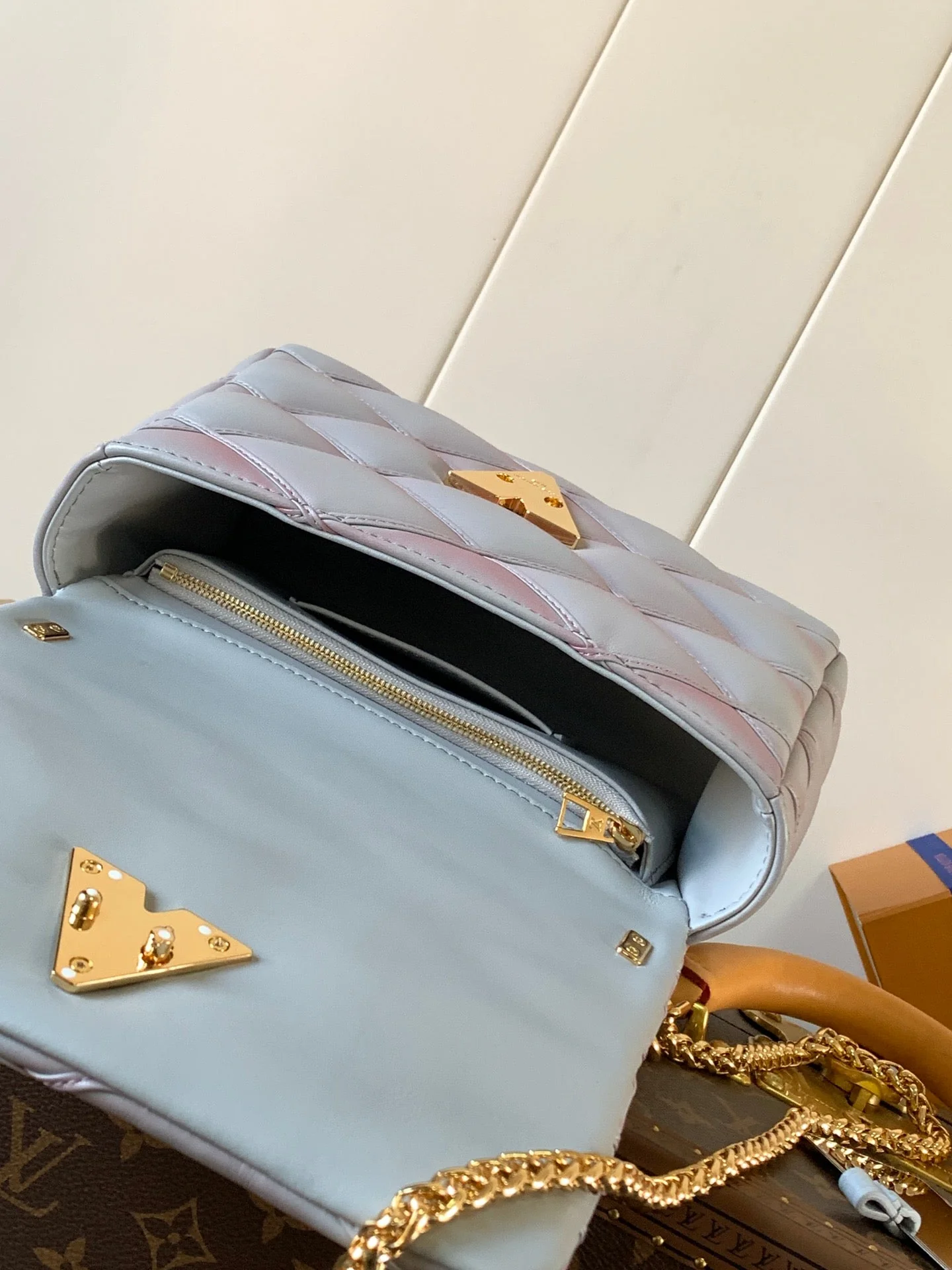 LV 25S GO-14 MM 23 IN LAVENDER GRAY QUILTED LAMBSKIN GOLD HARDWRE