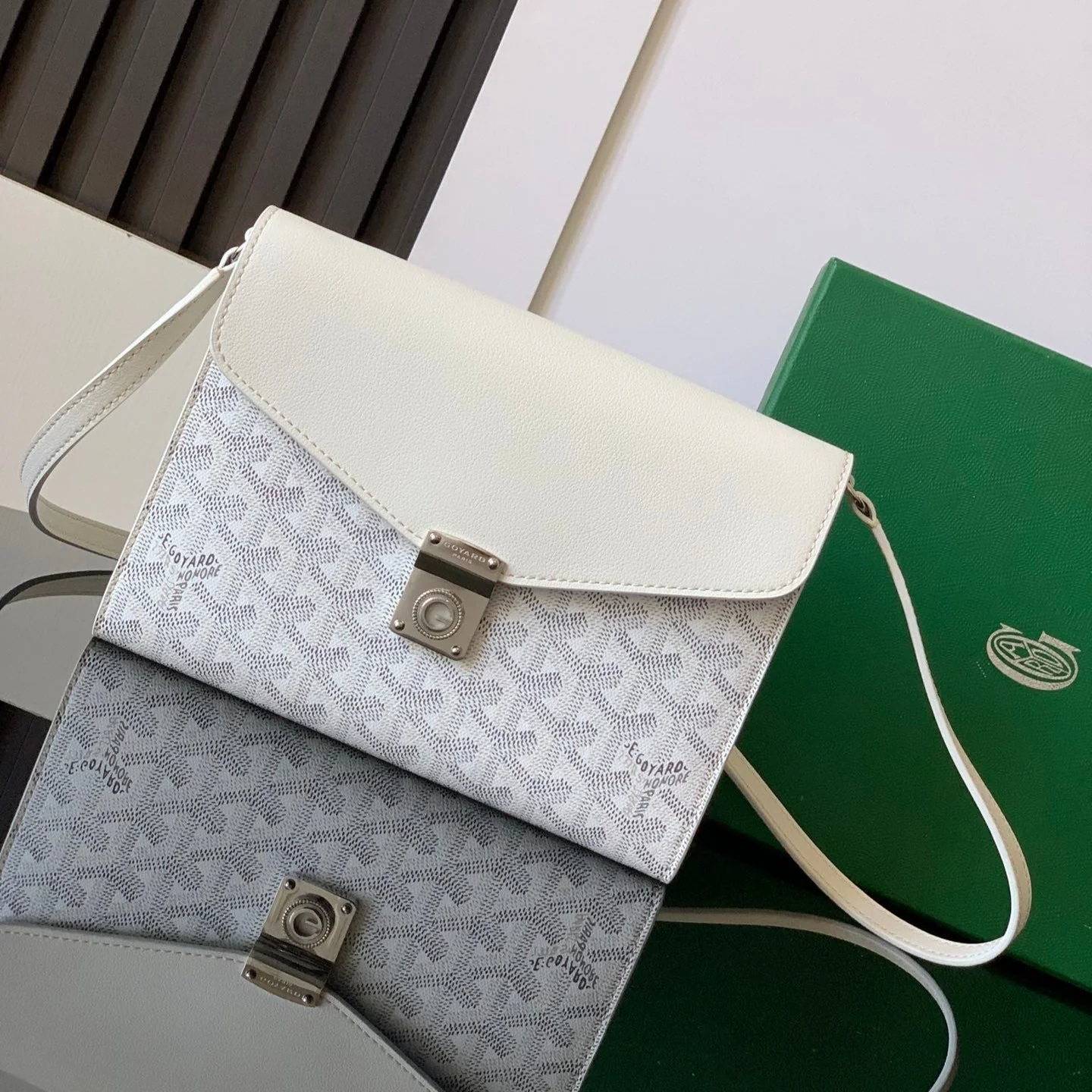 CHYPRE WALLET-POUCH 21 IN WHITE GOYARDINE CANVAS AND CALFSKIN