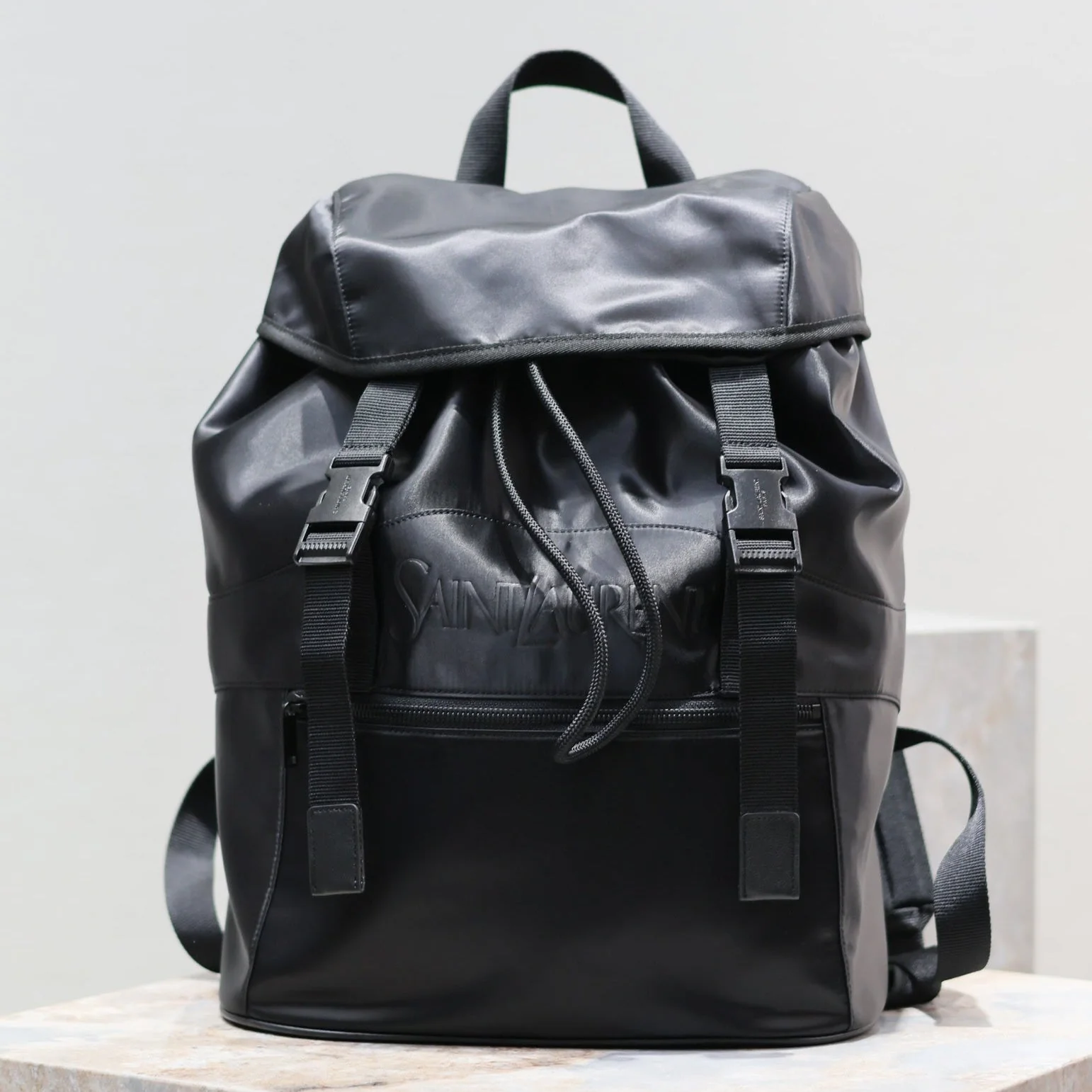 WATERPROOF BACKPACK 45 IN BLACK NYLON WITH EMBOSSED LOGO