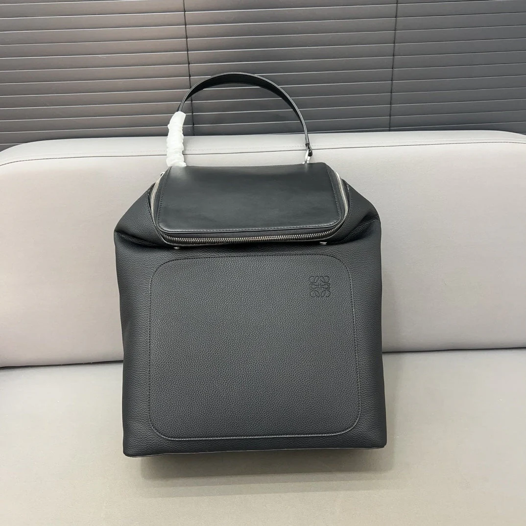 LOE GOYA BACKPACK 41 IN BLACK GRAINED CALFSKIN