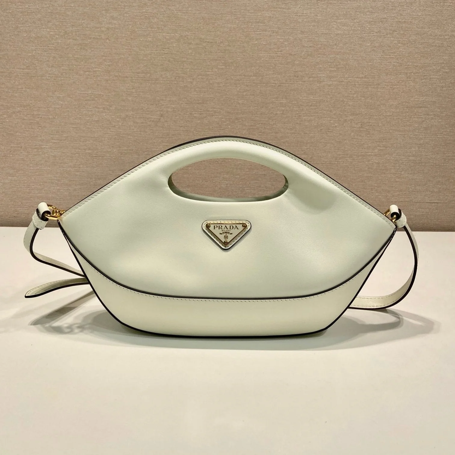 DUMPLING BAG 30 IN WHTE CALFSKIN