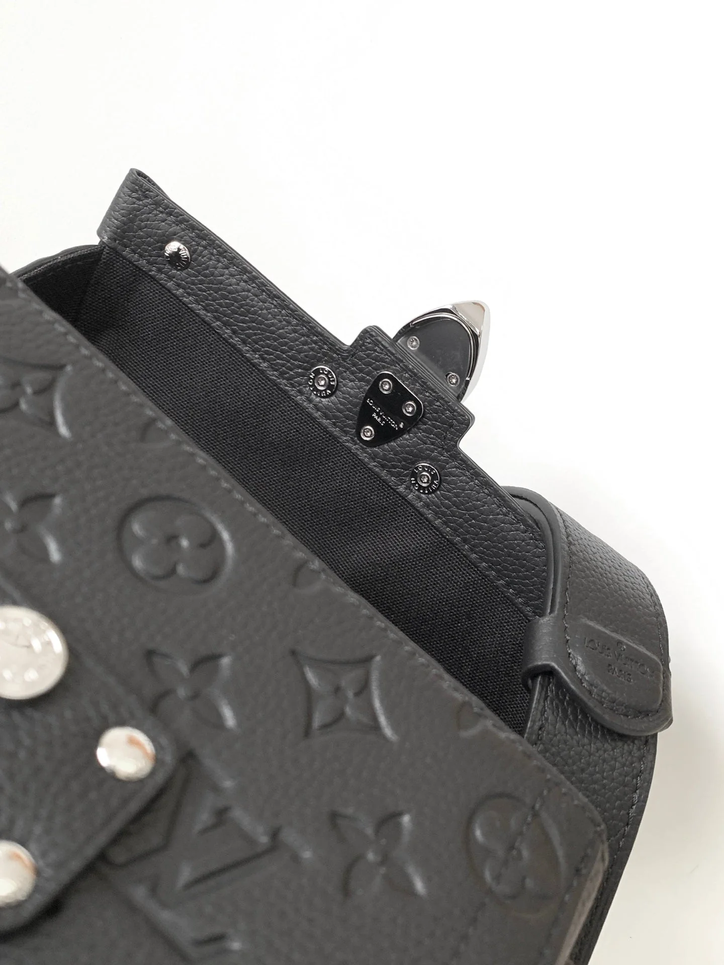 LV 25S SOUL TRUNK 19 IN BLACK EMBOSSED TAURILLON CALFSKIN SILVER HARDWARE