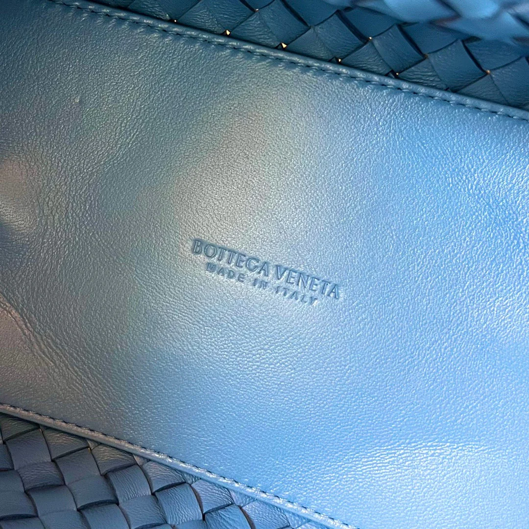 MINI CABAT 20 IN SKY BLUE LAMBSKIN
