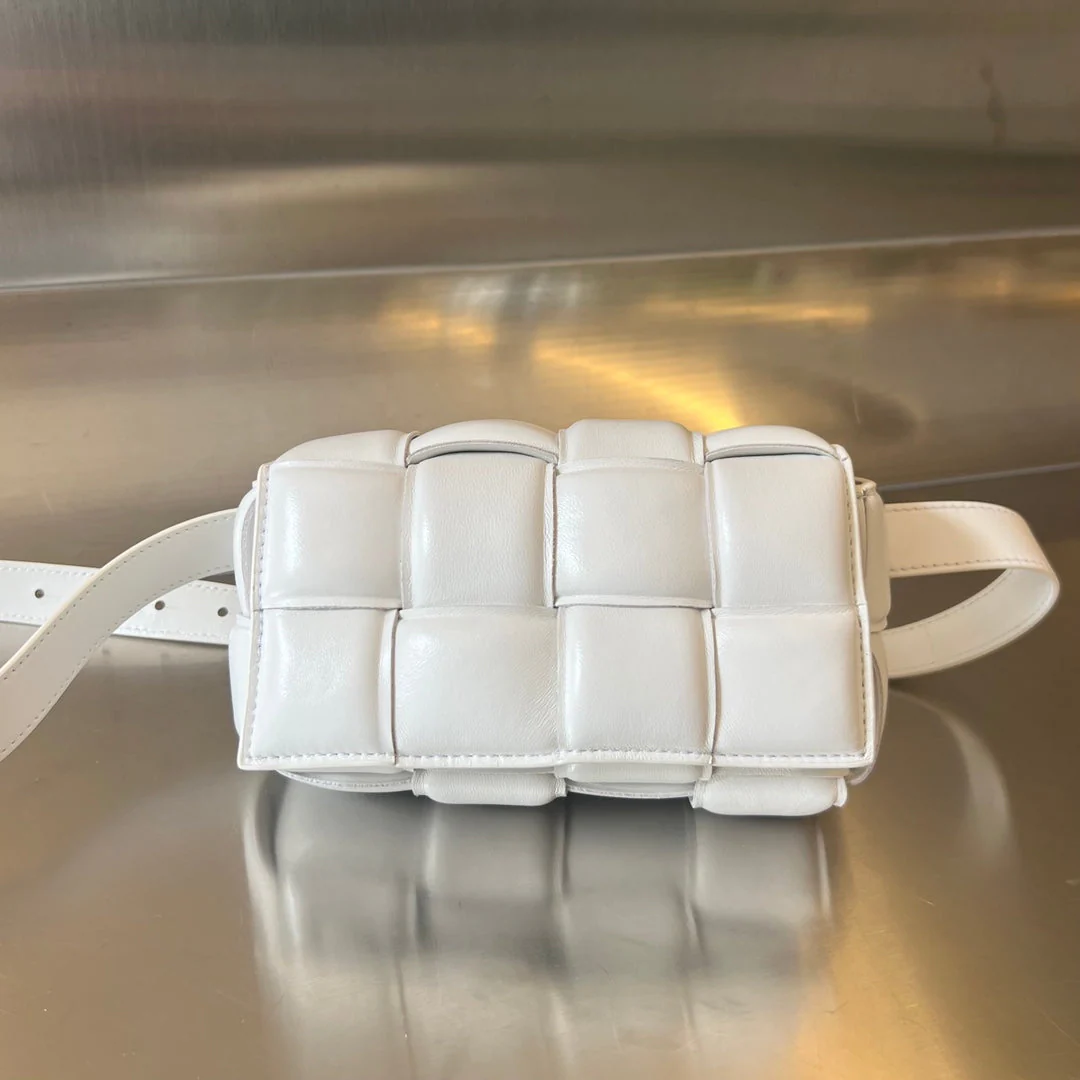 MINI CASSETTE 18 IN WHITE LAMBSKIN