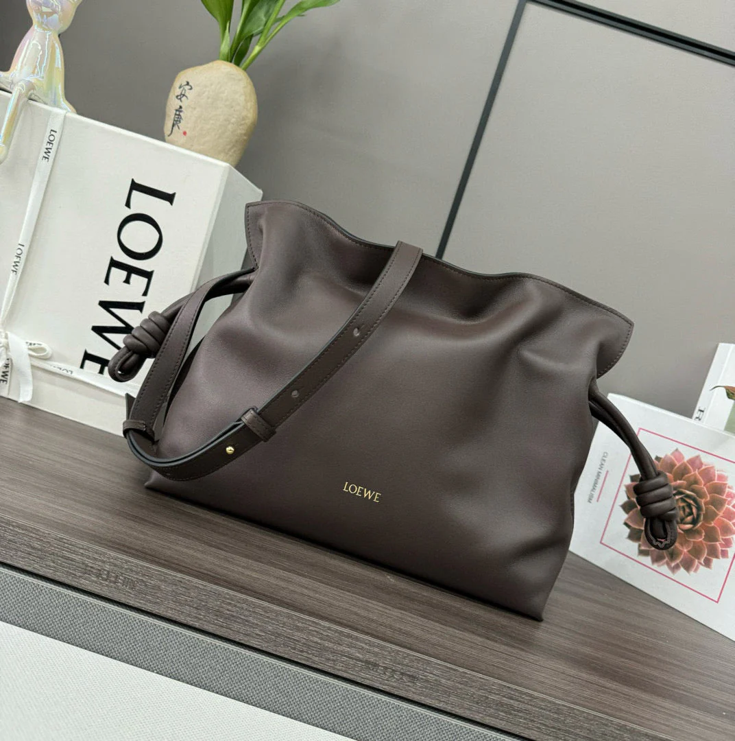 LOE 30 FLAMENCO PURSE BUCKET IN CHESTNUT BROWN CALFSKIN
