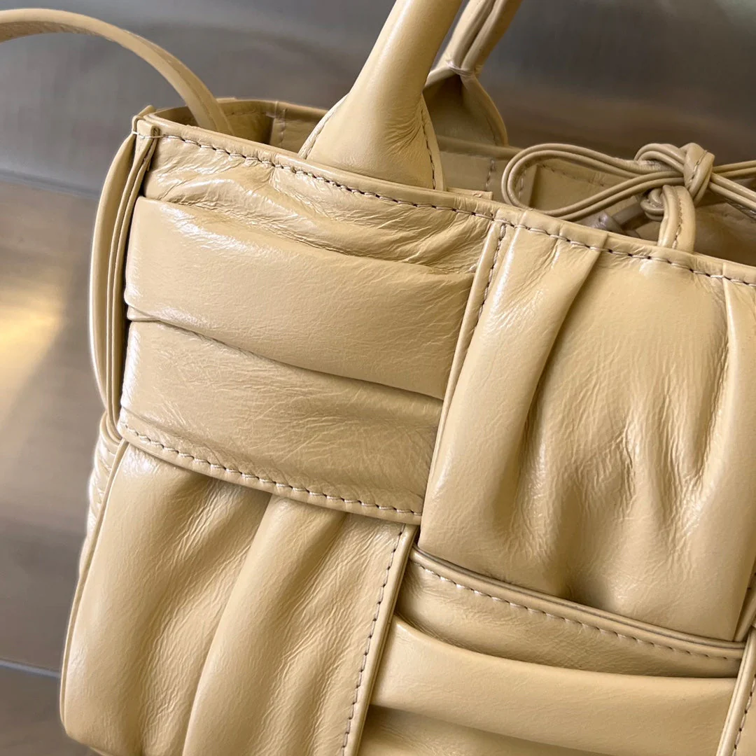 CANDY ARCO TOTE 20 IN BEIGE SOFT LAMBSKIN