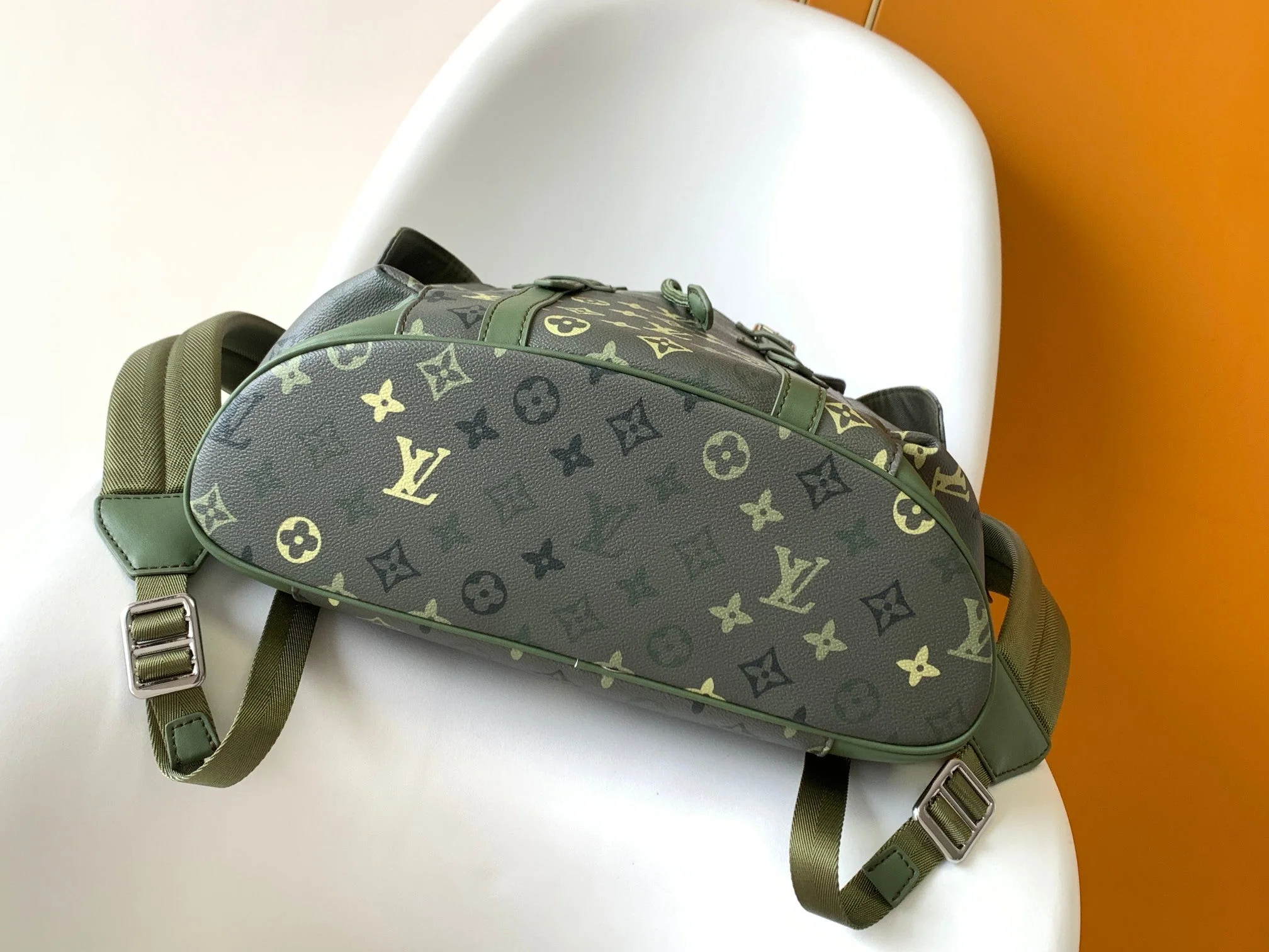 LV 25S CHRISTOPHER BACKPACK 48 IN ARMY GREEN CALFSKIN SILVER HARDWARE