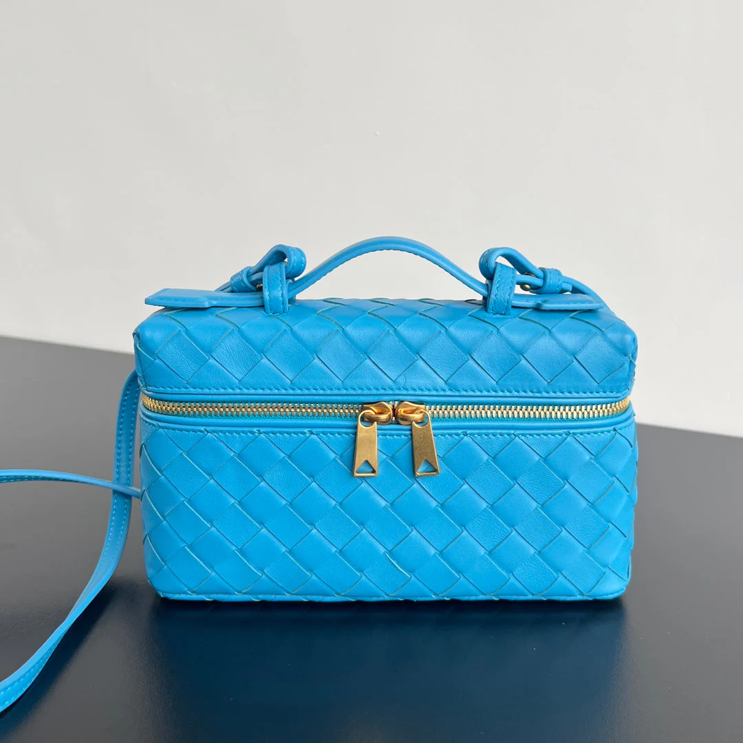 BANG BANG 22 VANITY CASE IN CERULEAN BLUE CALFSKIN