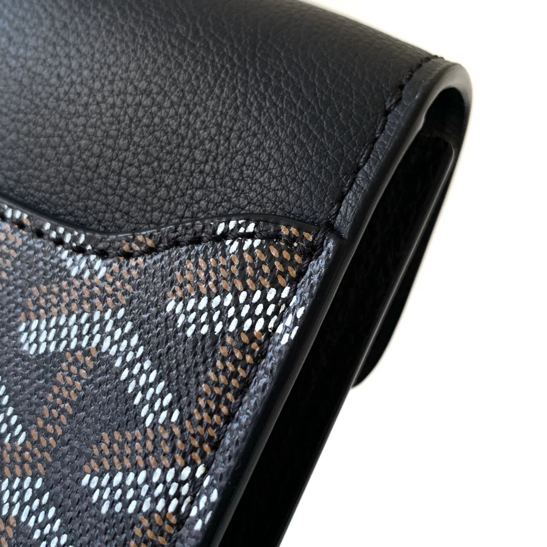 CHYPRE WALLET-POUCH 21 IN BLACK GOYARDINE CANVAS AND CALFSKIN