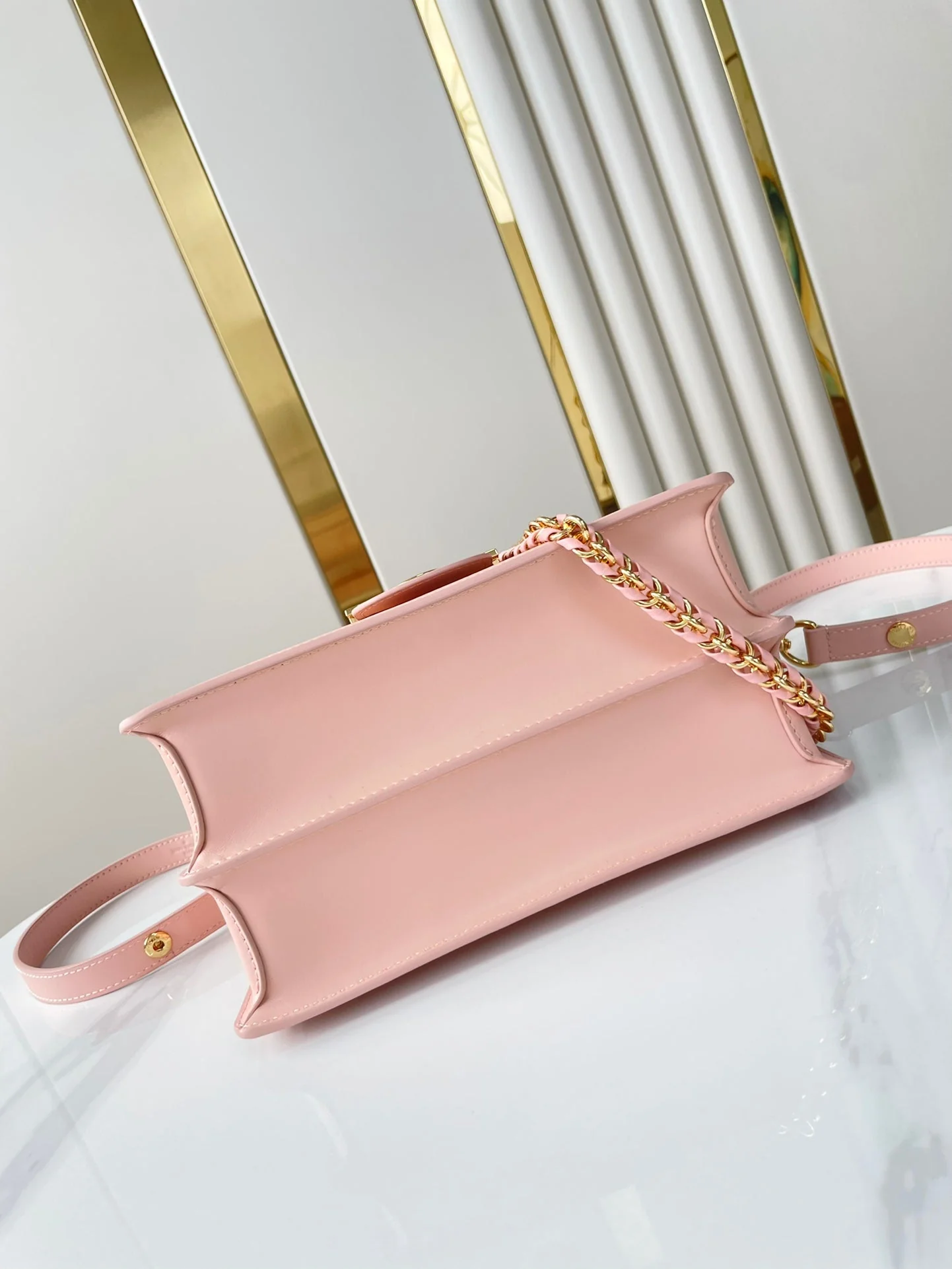 DAUPHINE MM 25 IN LIGHT PINK EPI GRAINED CALFSKIN GOLD HARDWARE