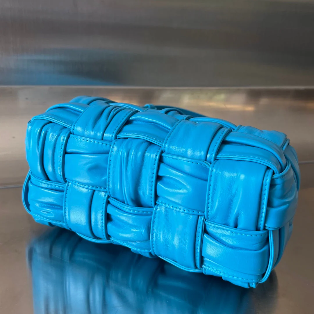 SMALL BRICK CASSETTE 23 IN SKY BLUE SOFT LAMBSKIN