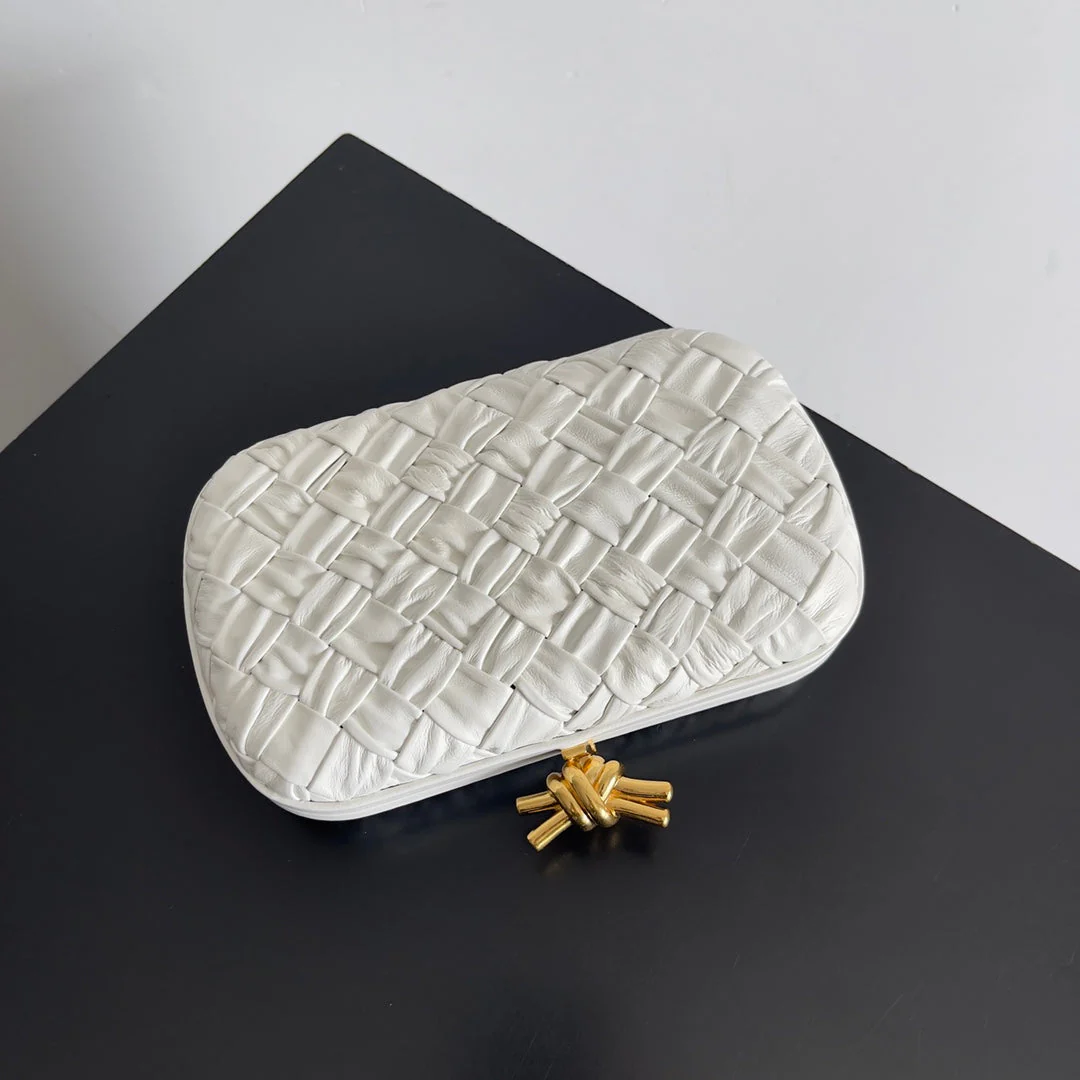 CLASSIC KNOT 20 IN WHITE LAMBSKIN
