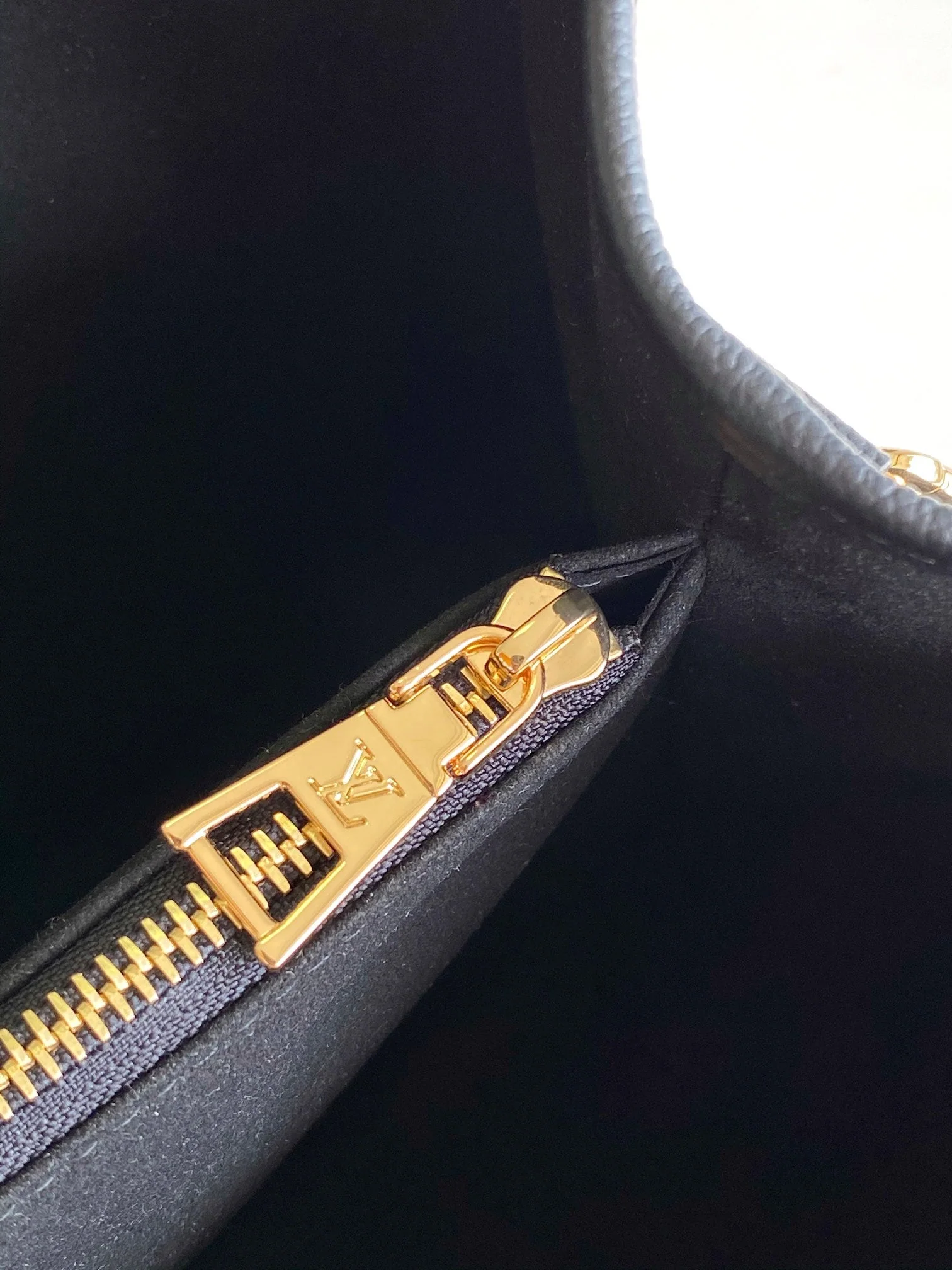 LV 25S BABYLONE TOTE GM BAG 37 IN BLACK CALFSKIN GOLD HARDWARE