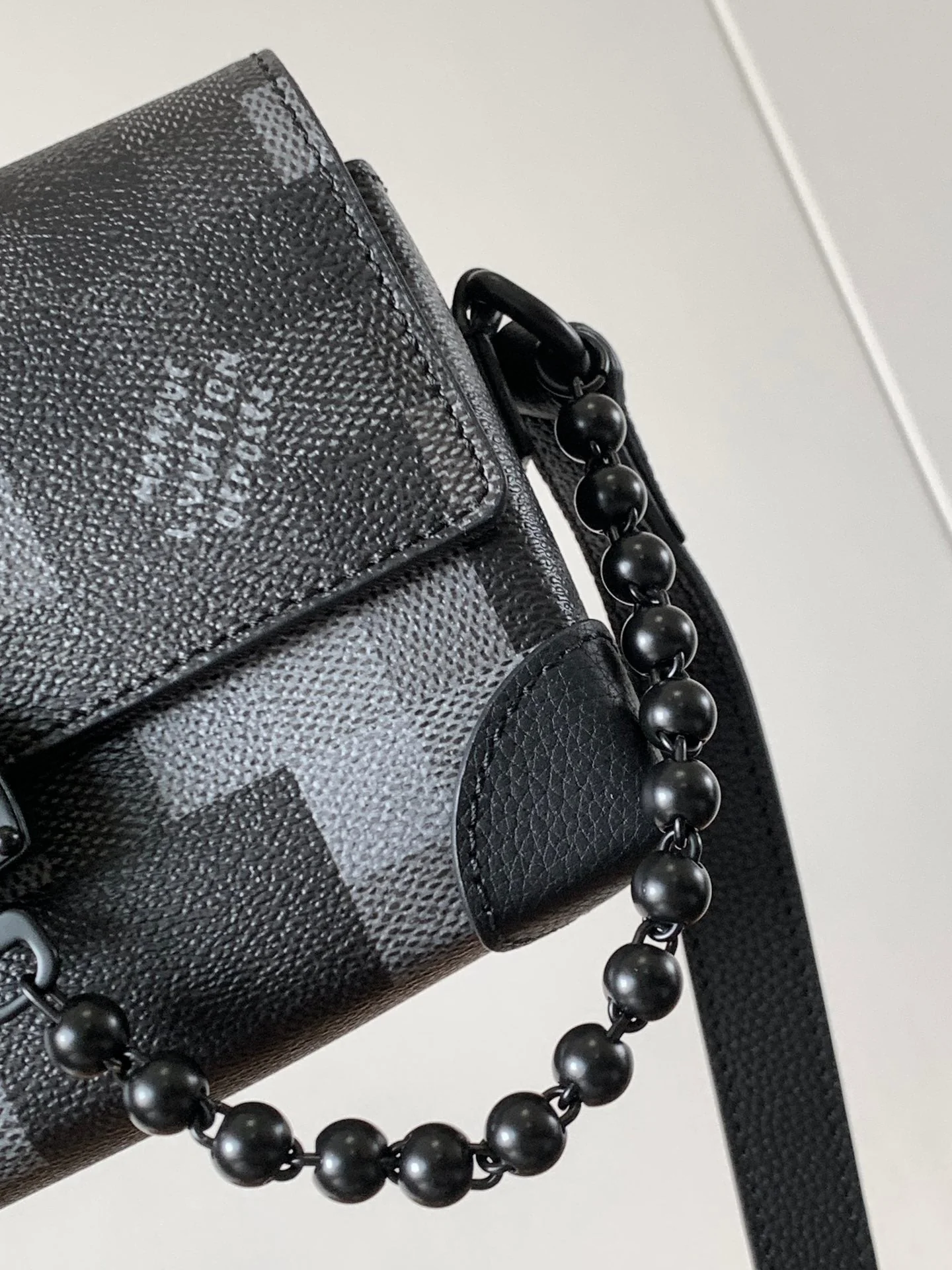 LV 25S STEAMER BAG 18 IN DAMOFLAGE BLACK CANVAS
