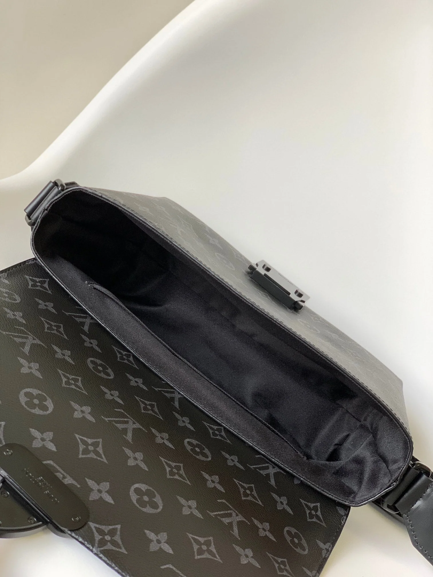 S-CAPE MESSENGER BAG 28 IN BLACK MONOGRAM ECLIPSE CANVAS