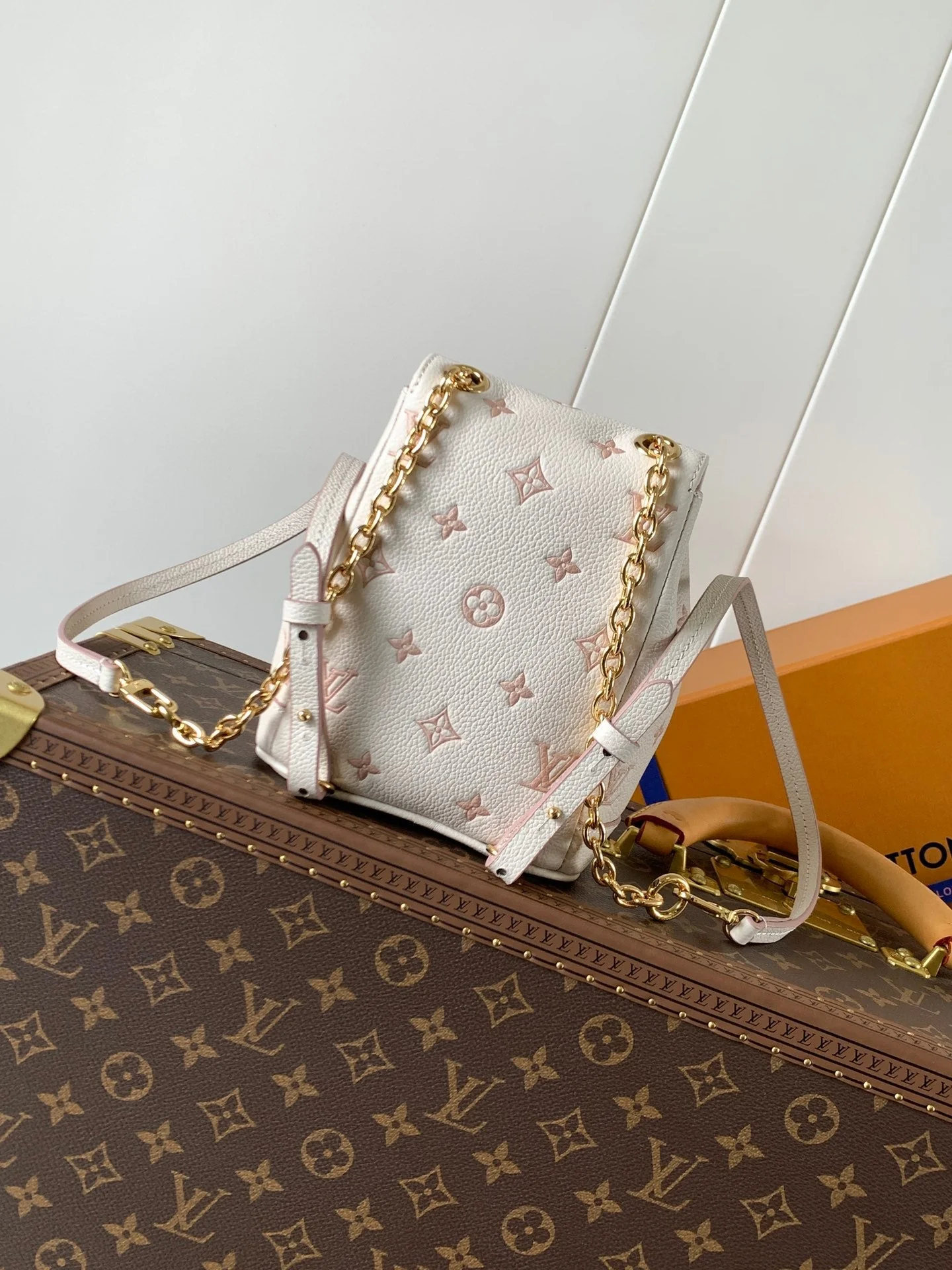 NANO NOÉ 19 IN WHITE MIX PINK MONOGRAM EMPREINTE CALFSKIN