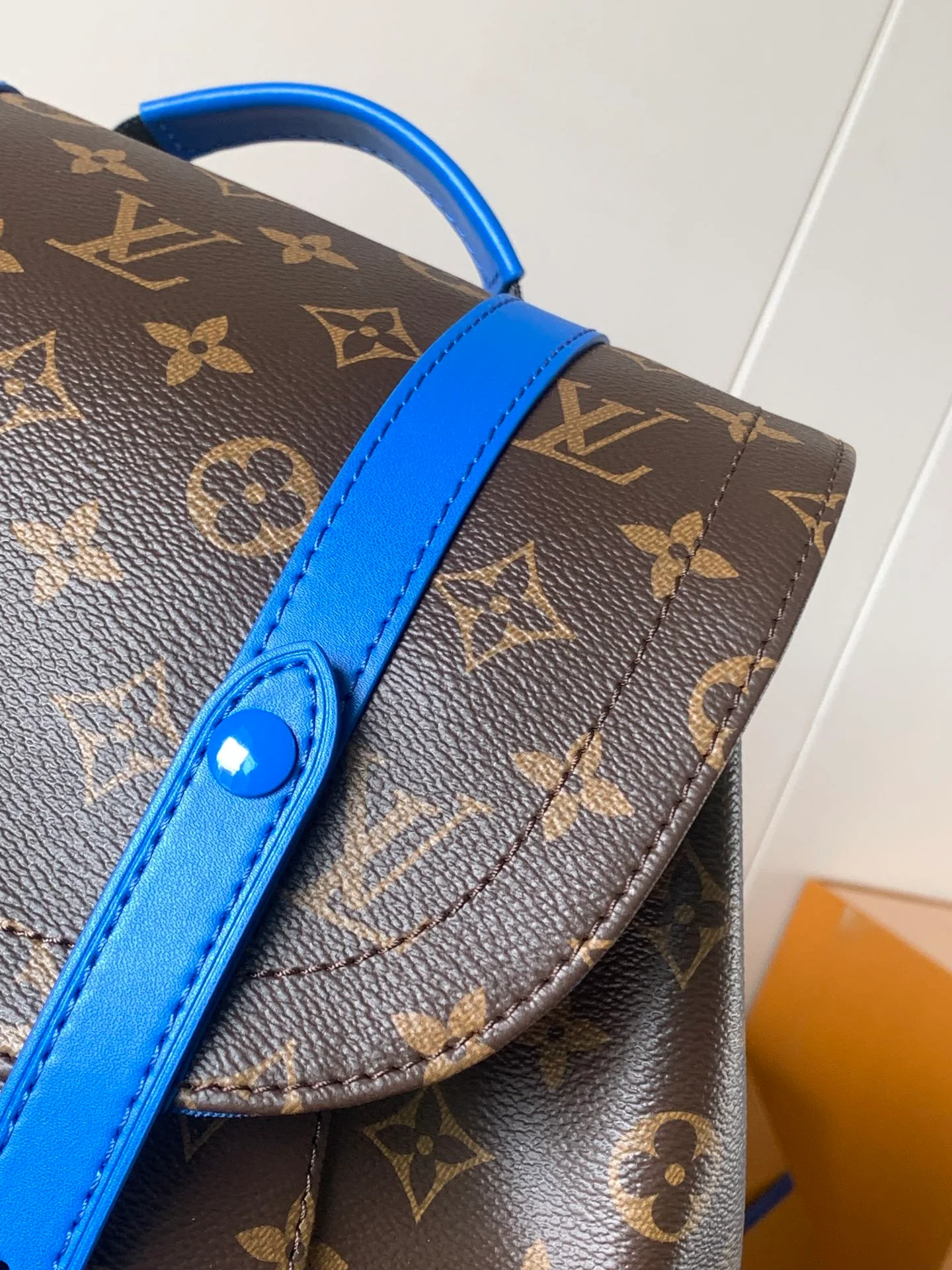LV 25S CHRISTOPHER BACKPACK 48 IN BROWN AND PERSIAN BLUE CANVAS MONOGRAM