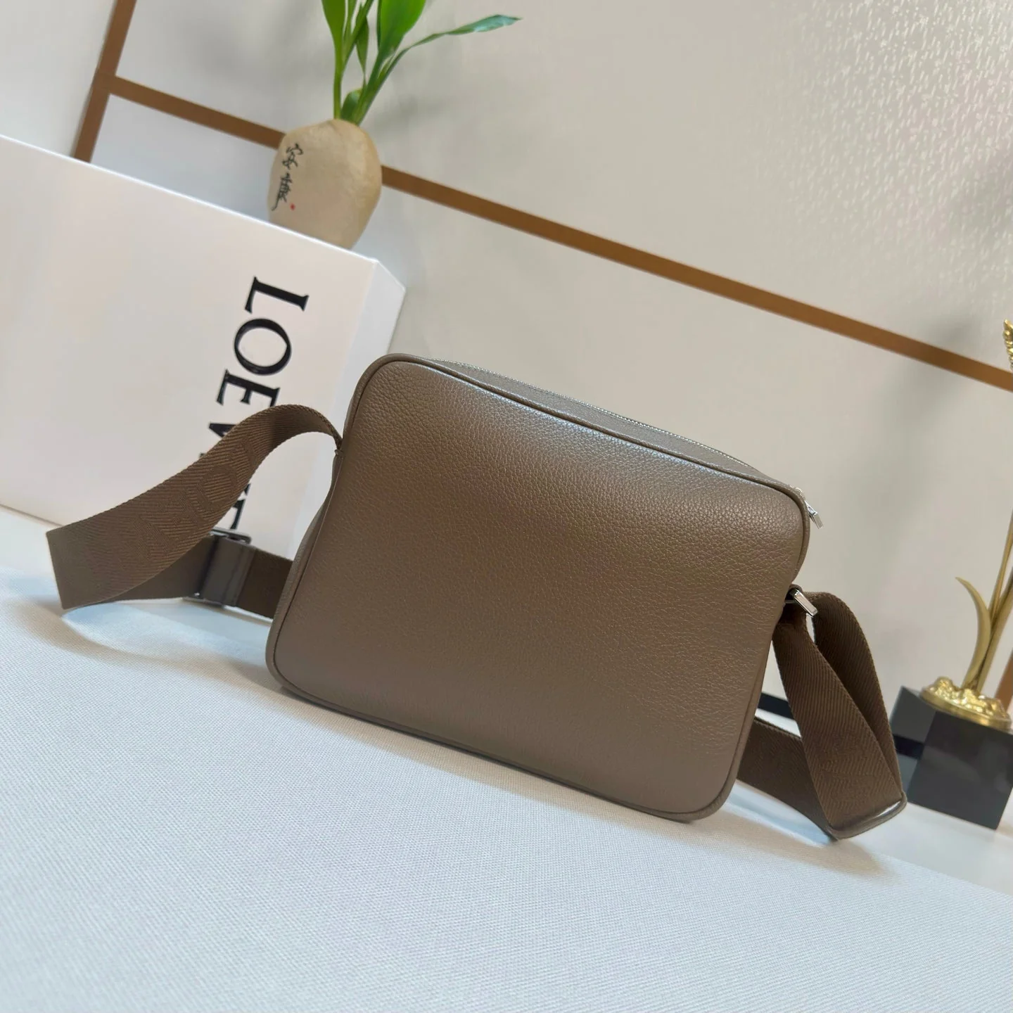 LOEWE 25S PEBBLE BAG 23 IN DARK TAUPE CALFSKIN SILVER HARDWARE