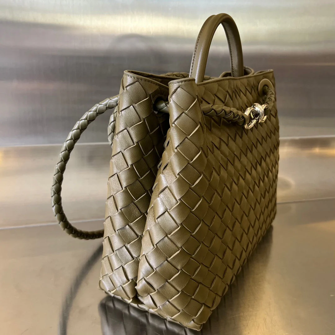 BV MEDIUM ANDIAMO 32CM OLIVE LAMBSKIN