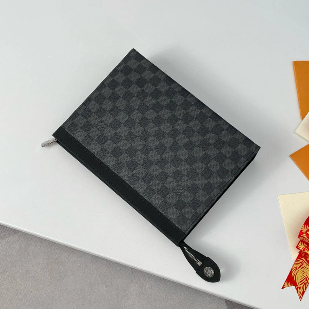 POCHETTE VOYAGE N41696 MM 26 MONOGRAM BLACK CALFSKIN