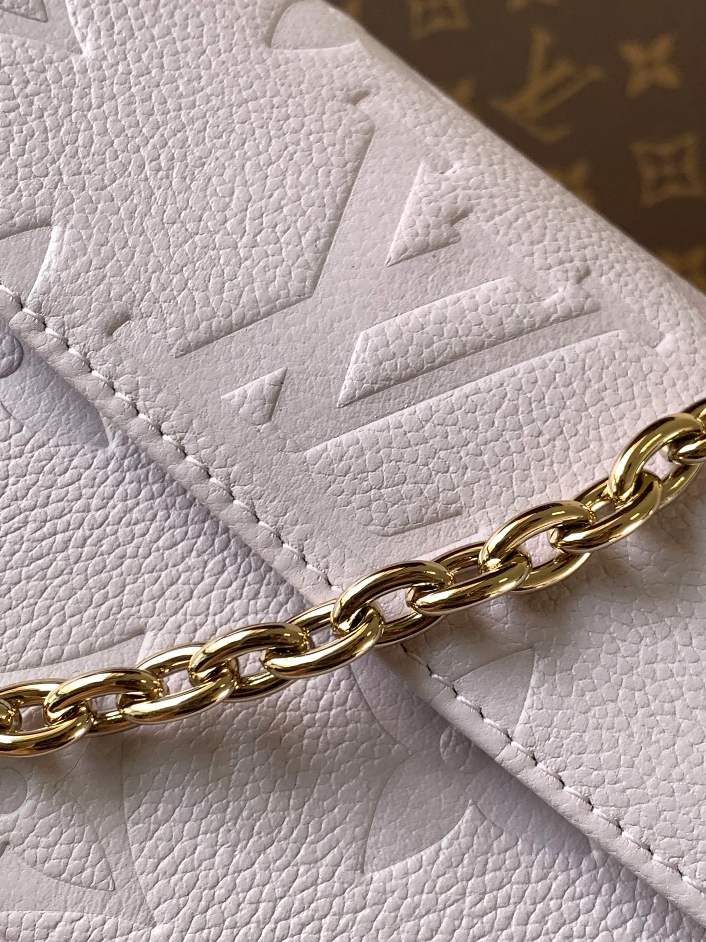 LV 25S WALLET ON CHAIN IVY 23 IN MISTY PURPLE EMBOSSED CALFSKIN TRIM
