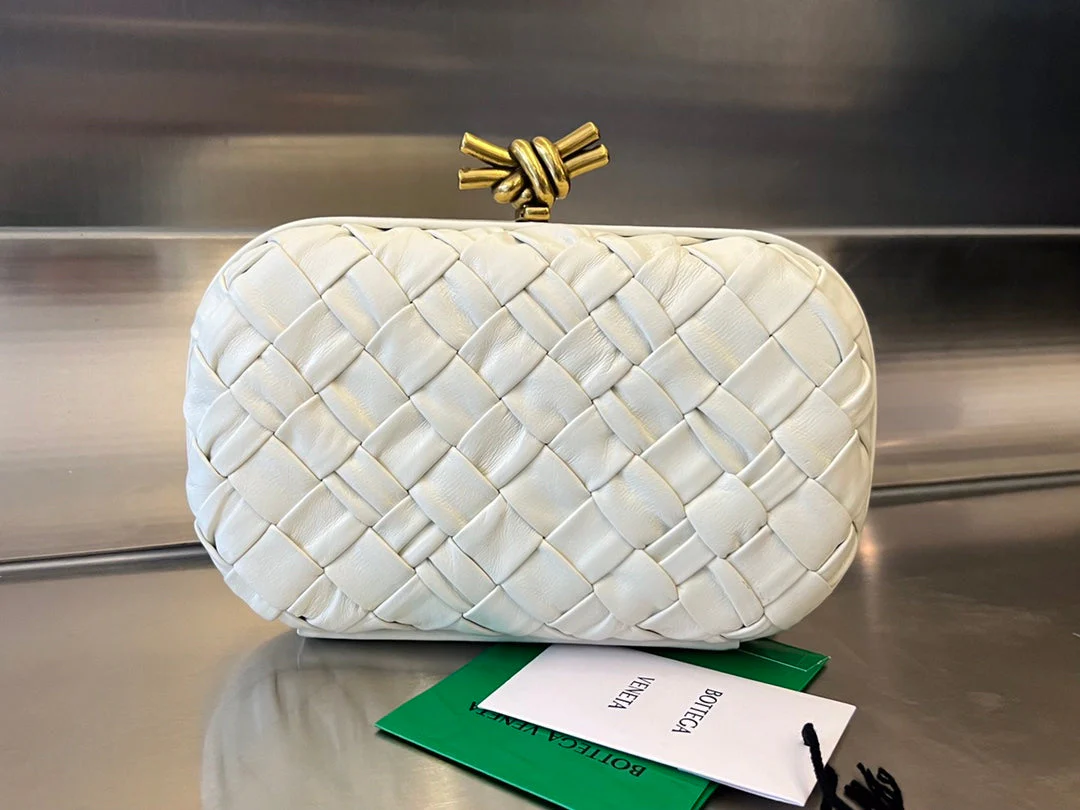 KNOT 19 IN WHITE LAMBSKIN
