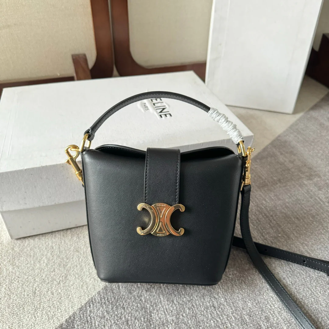 BUCKET MINI 13.5 TRIOMPHE BLACK IN SMOOTH CALFSKIN