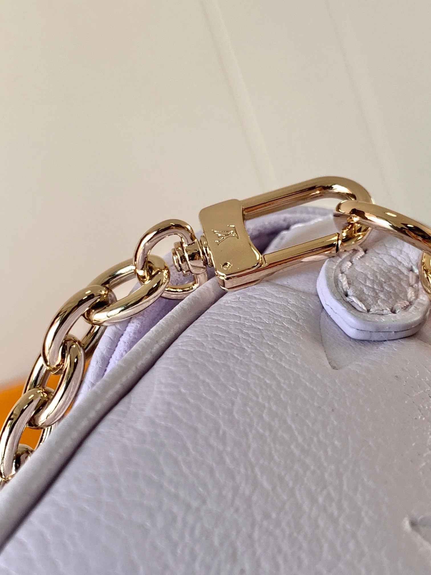 LV 25S WALLET ON CHAIN IVY 23 IN MISTY PURPLE EMBOSSED CALFSKIN TRIM