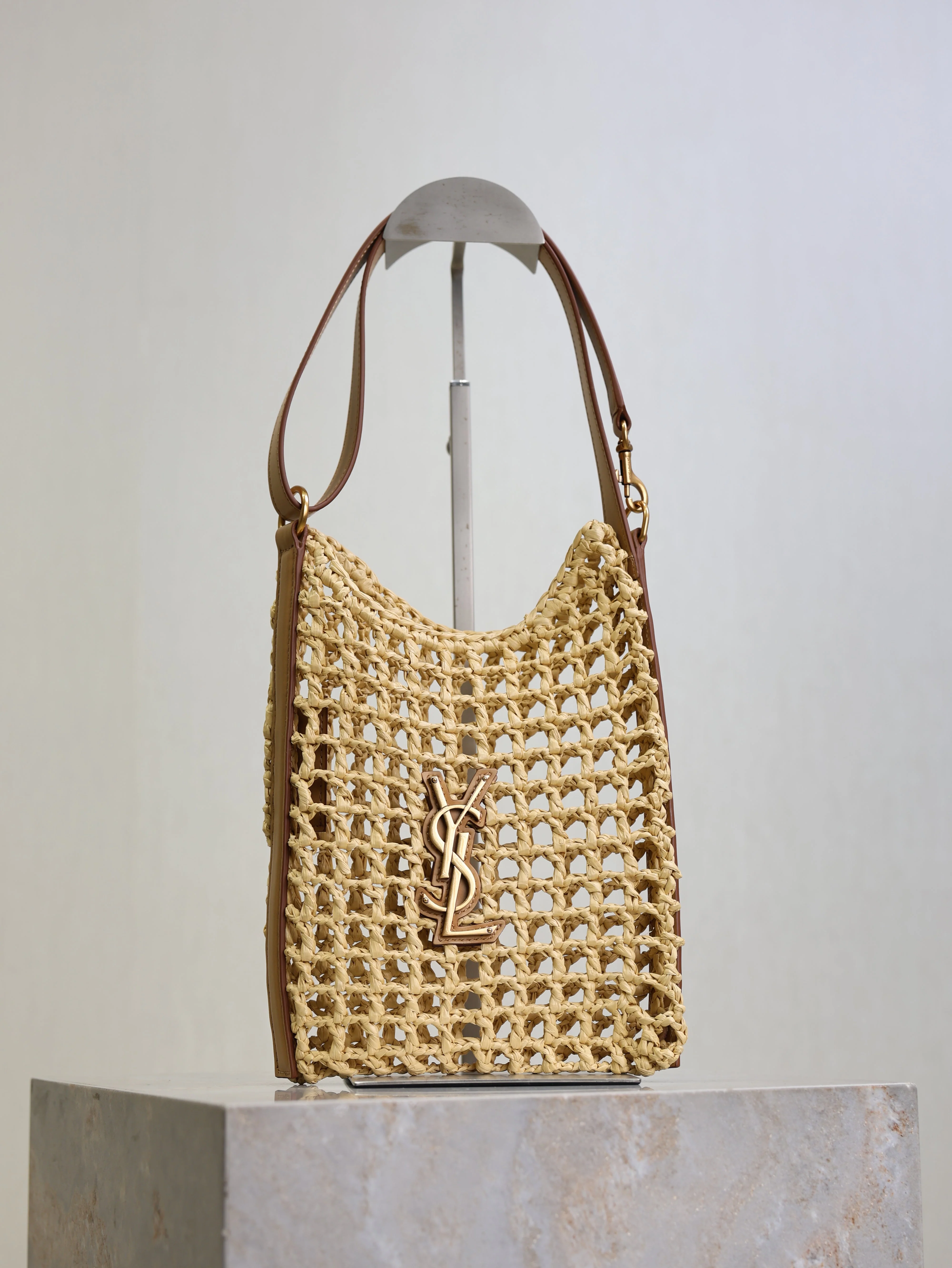 OXALIS 25  IN RAFFIA CROCHET AND LEATHER VINTAGE BROWN