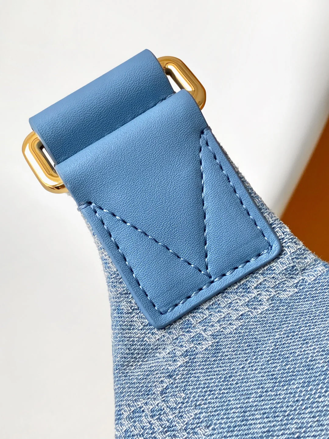 LV 25S RUSH BUMBAG 30 IN BLUE CANVAS DAMIER DENIM