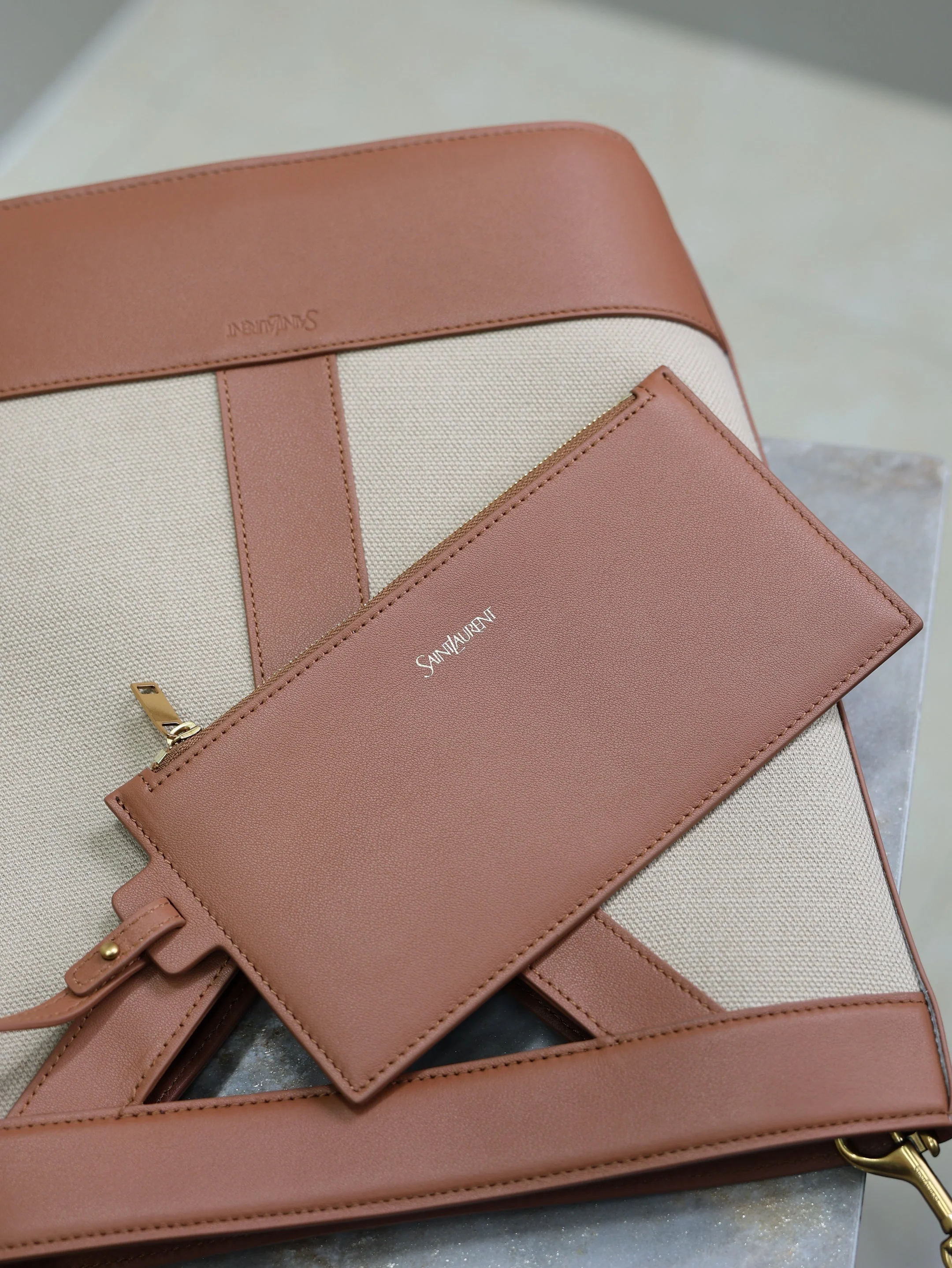 YSL 25S Y SMALL BUCKET 29 IN DESERT DUST AND BRICK CANVAS GOLD HARDWRE