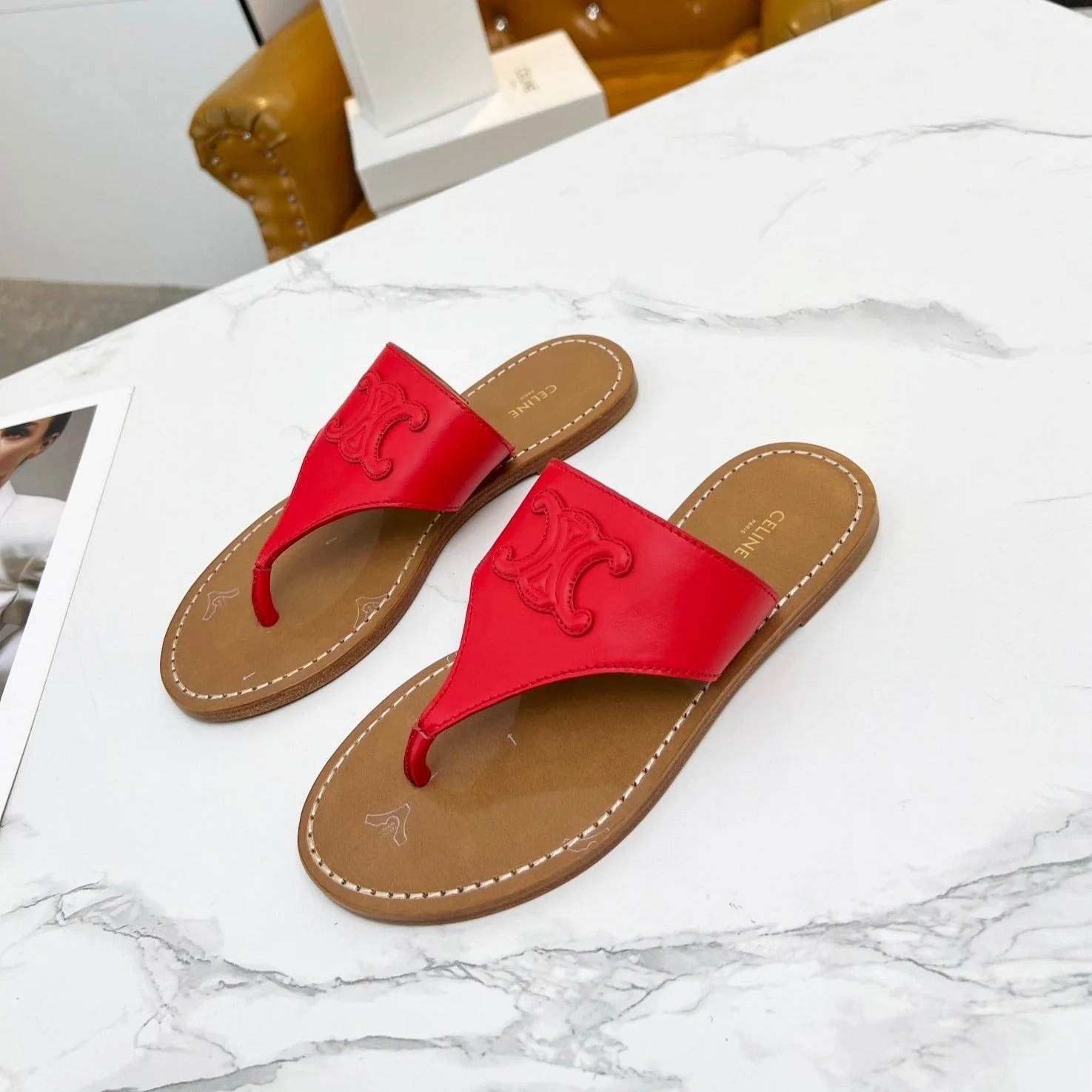 WOMEN TRIOMPHE FLAT THONG IN CALFSKIN CHERRY RED