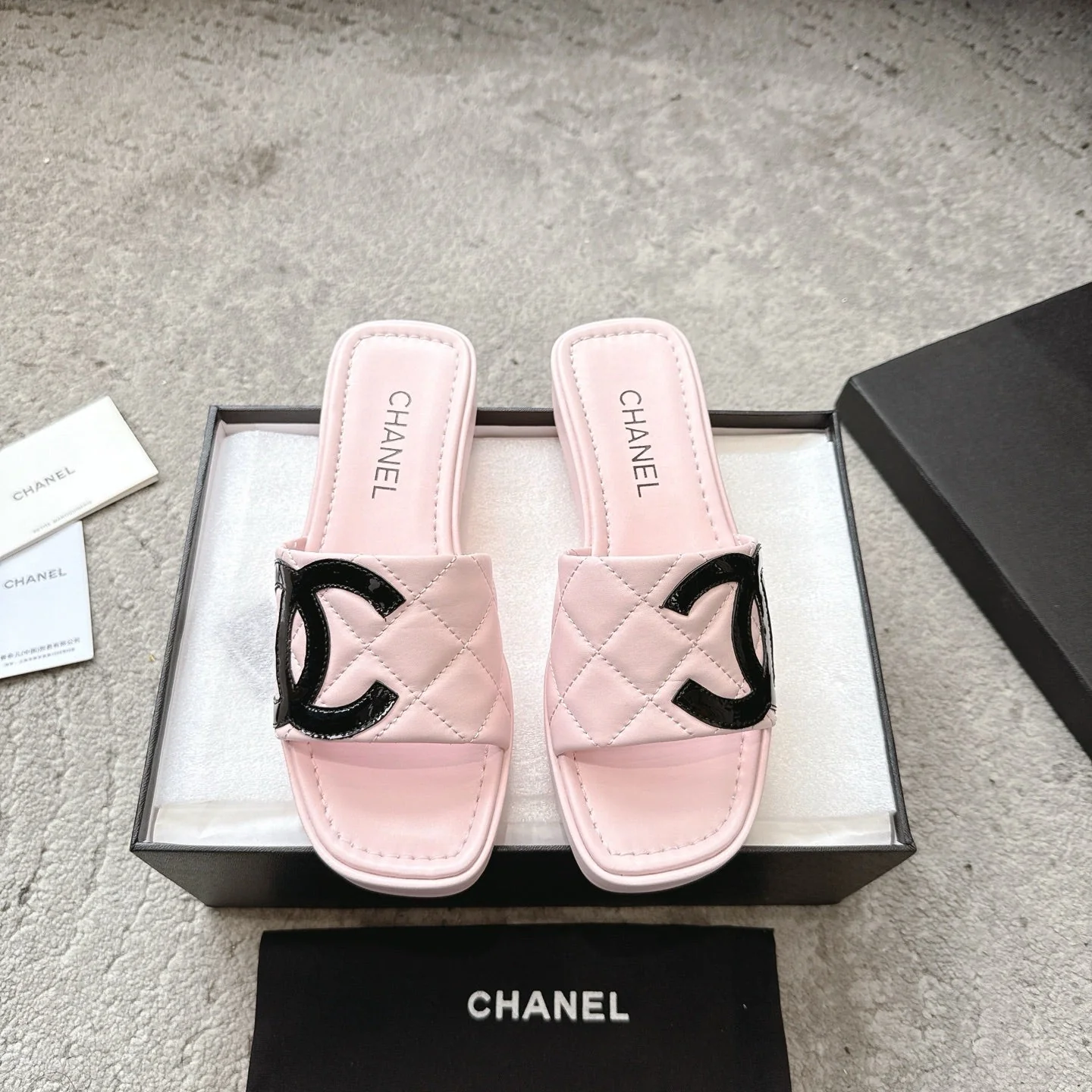 SLIPPERS IN PINK CALFSKIN QUILTED
