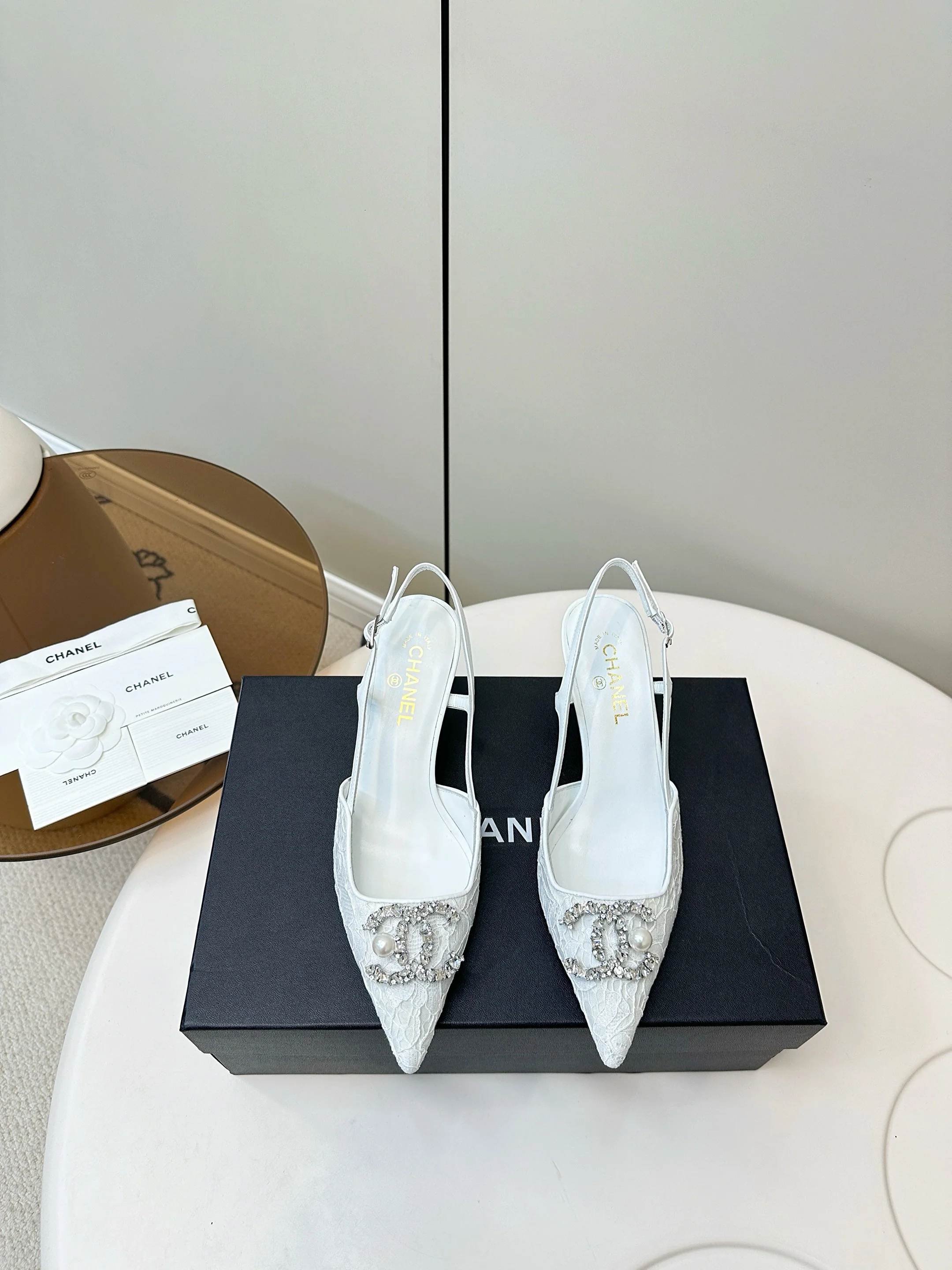 CC SLINGBACK 25S IN WHITE LACE FABRIC WITH SILVER HARDWARE