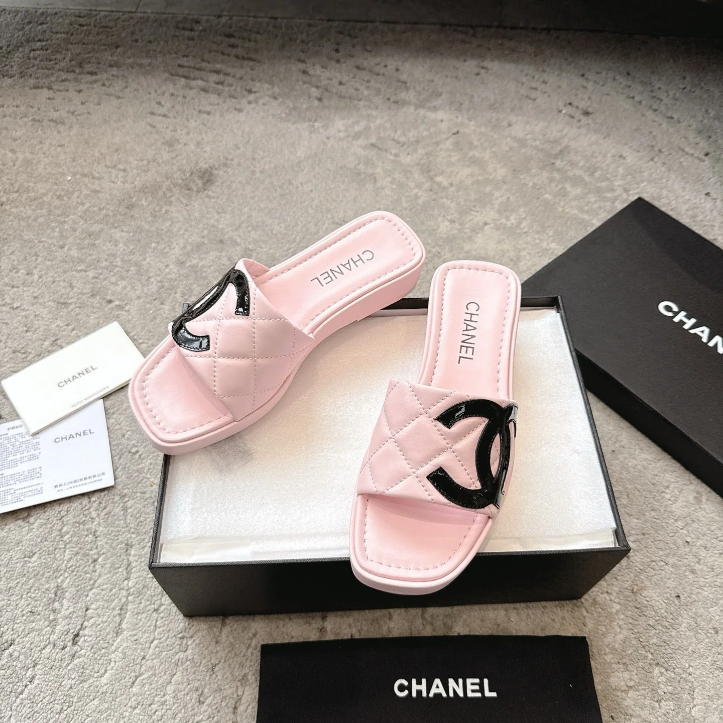 SLIPPERS IN PINK CALFSKIN QUILTED