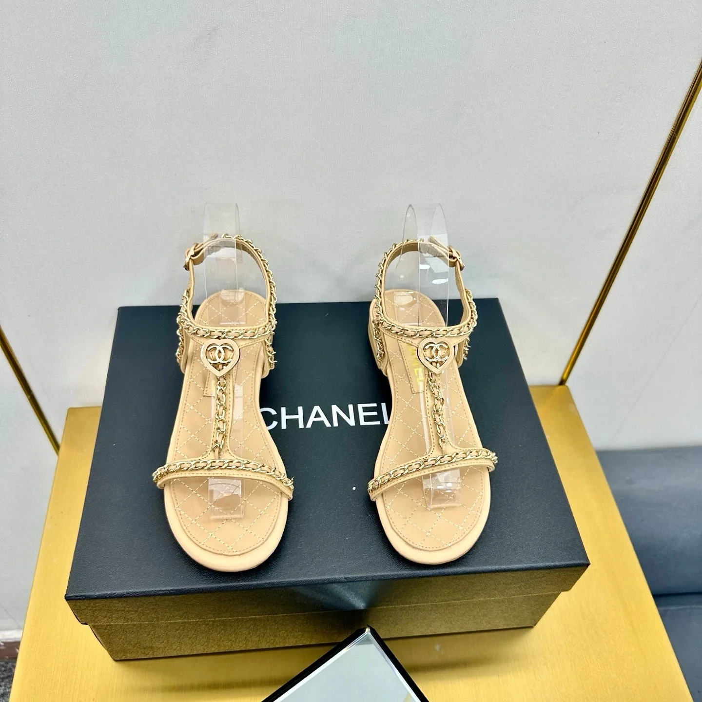 CC SANDAL 25S IN BEIGE CALFSKIN WITH GOLD HARDWARE