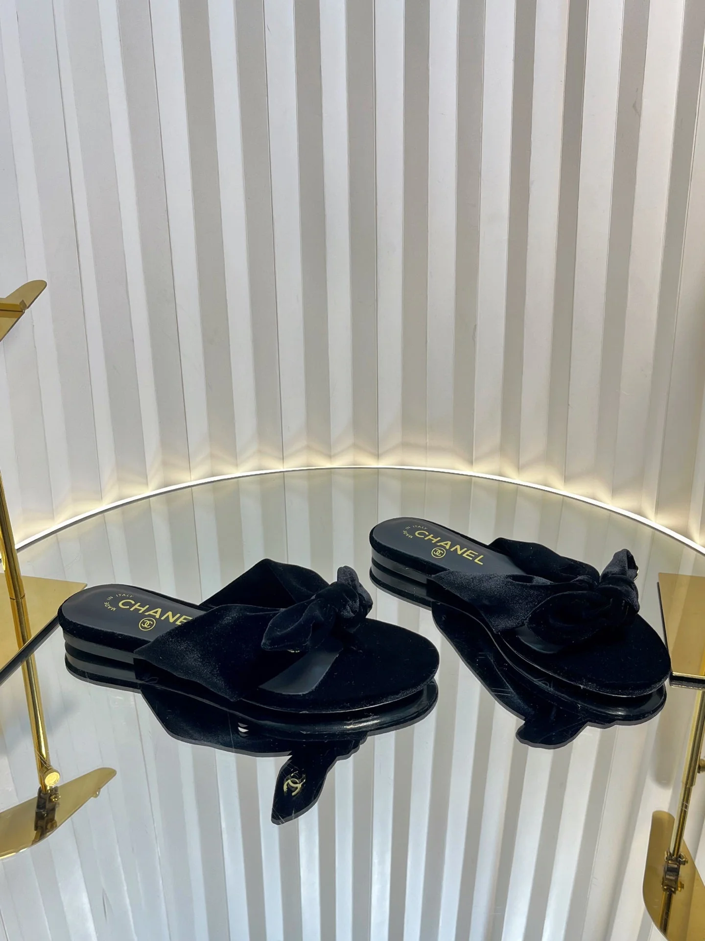 LACE SANDALS IN BLACK VELVET