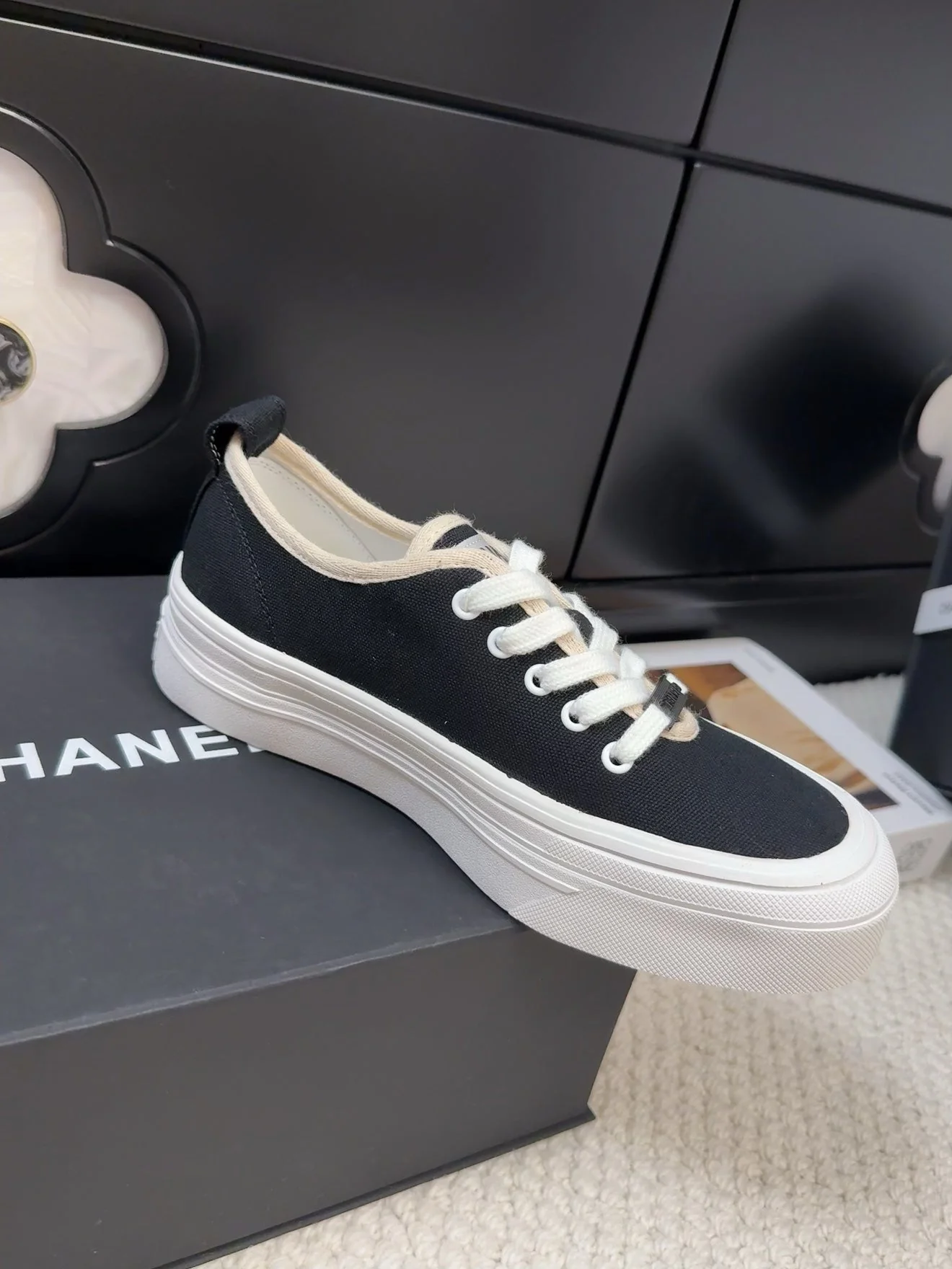 TRAINERS SHOES IN BLACK FABRIC