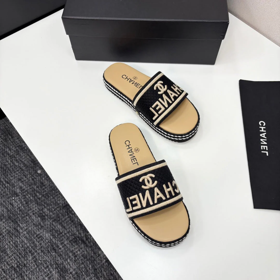 CC SLIDE SANDALS 25S IN BEIGE CALFSKIN MIX BLACK FABRIC