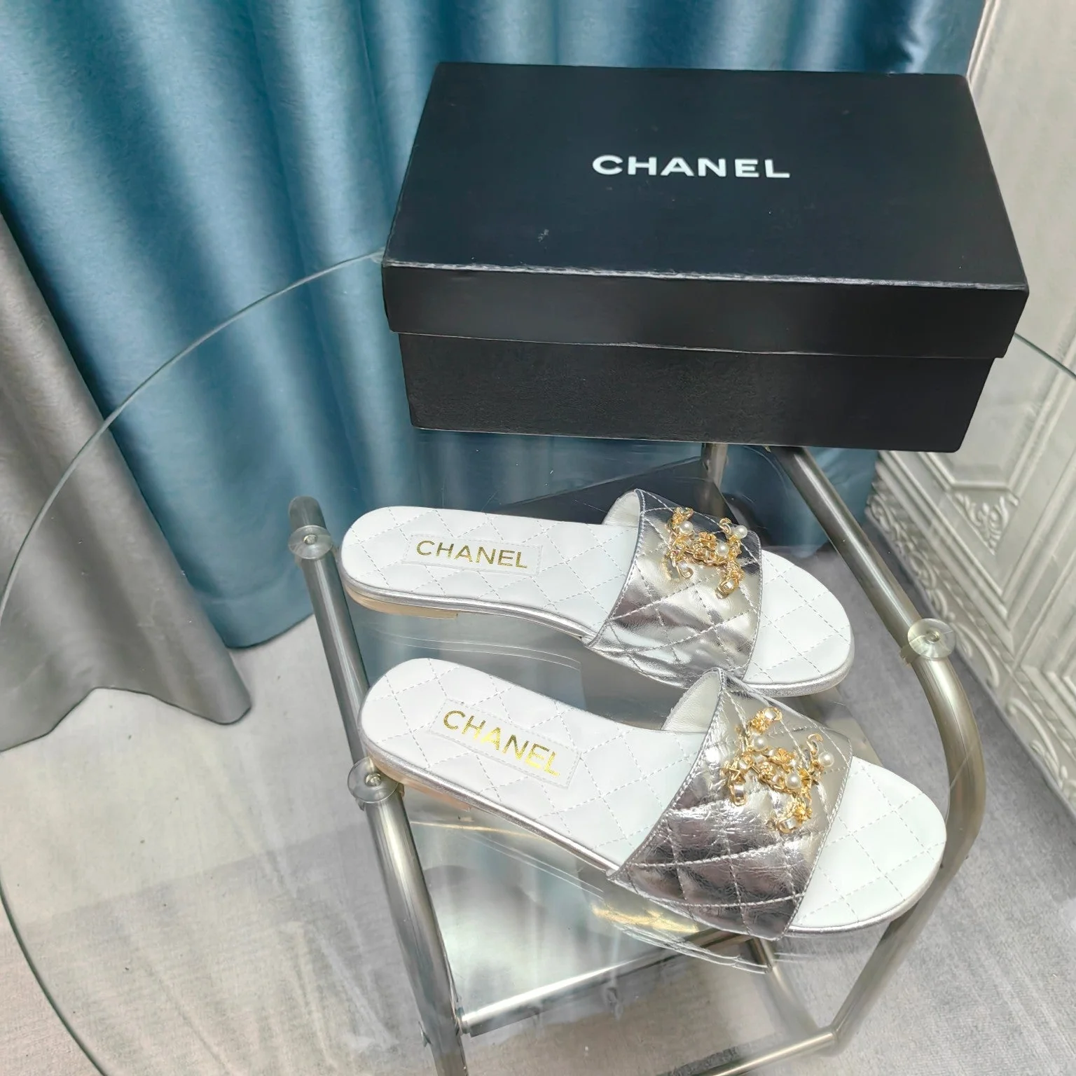 QUILTED SLIPPERS SILVER SHEEPSKIN
