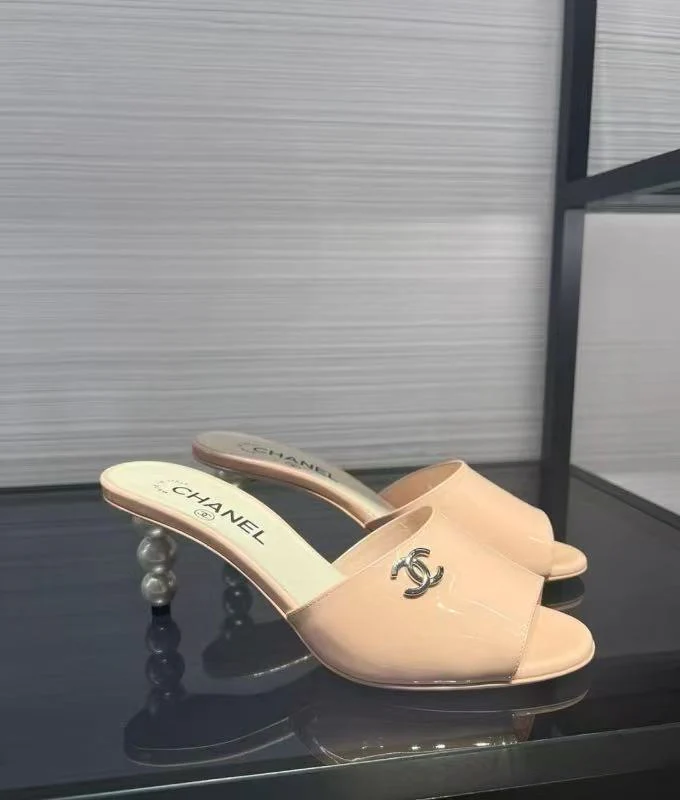 CC PEARL HIGH MULES IN BEIGE CALFSKIN