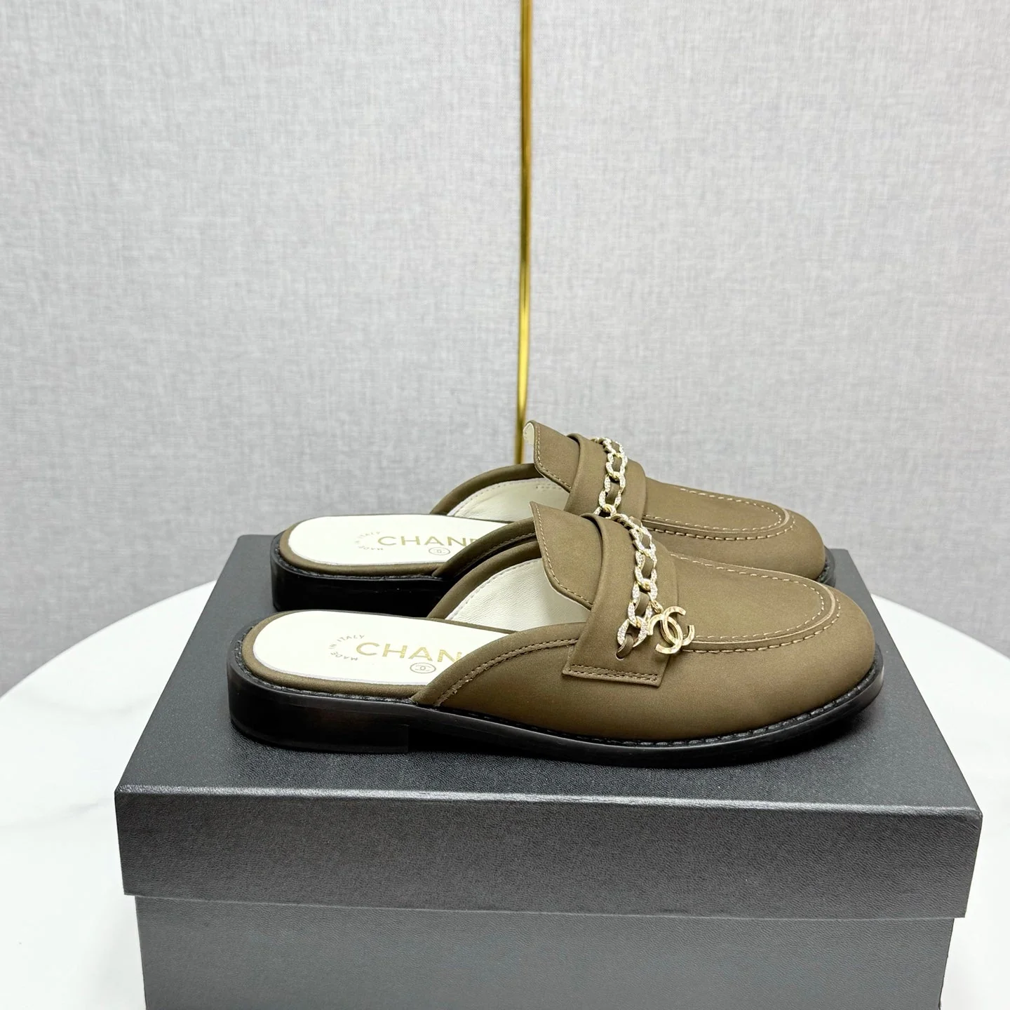 CC FLAT MULE 25S IN OLIVE BROWN CALFSKIN STYLE 3