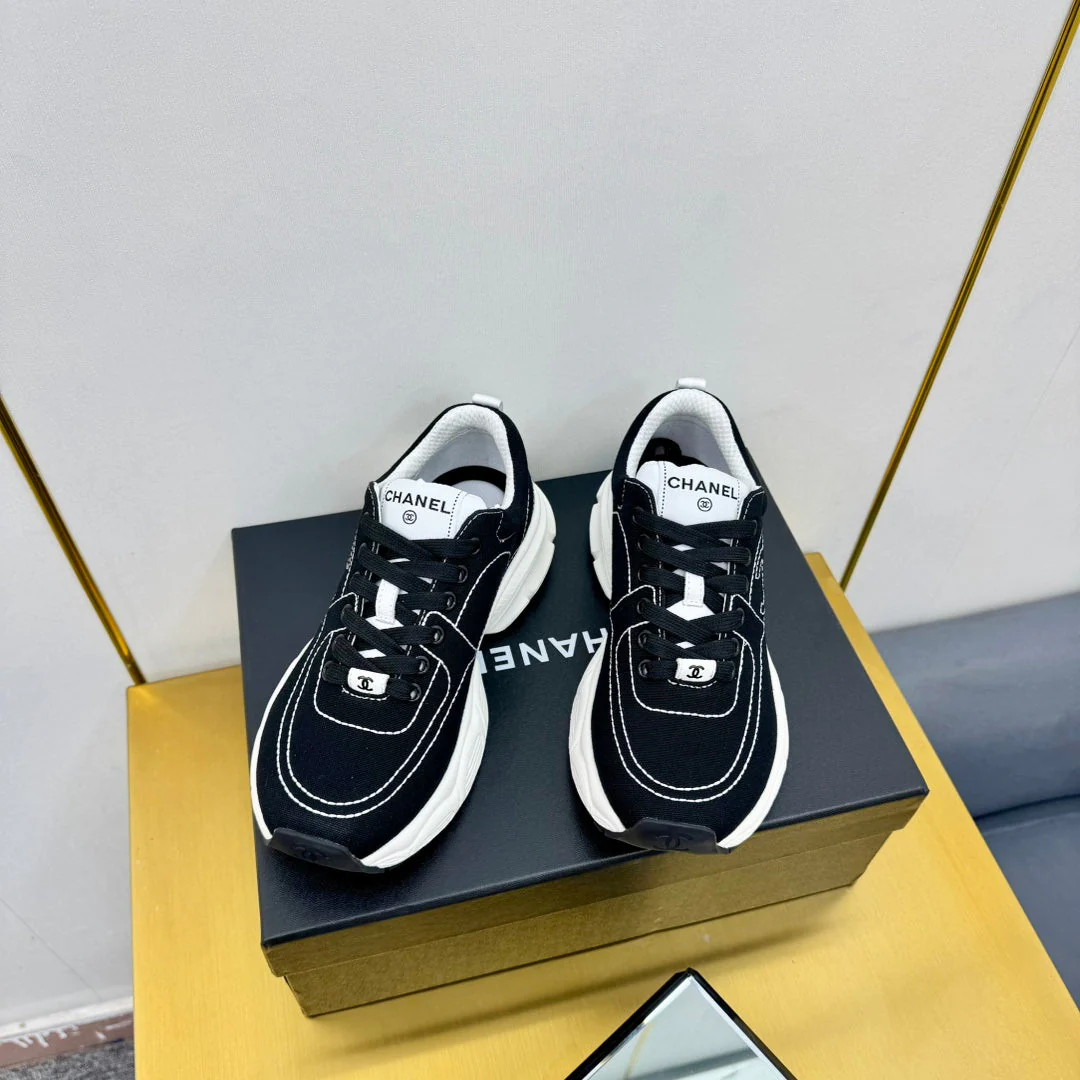 SNEAKER IN BLACK MIX WHITE BREATHABLE FABRIC