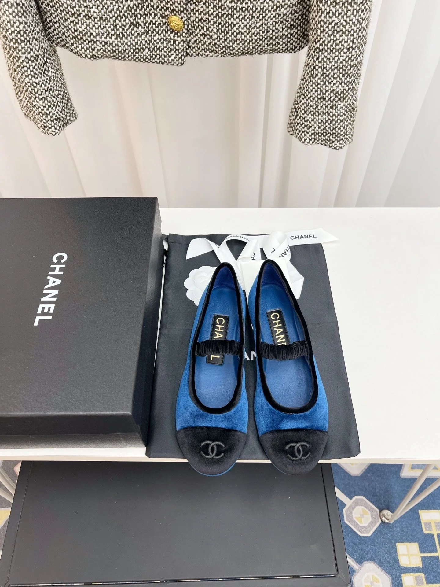 CC MARY JANE FLAT IN COBALT BLUE AND BLACK VELVET