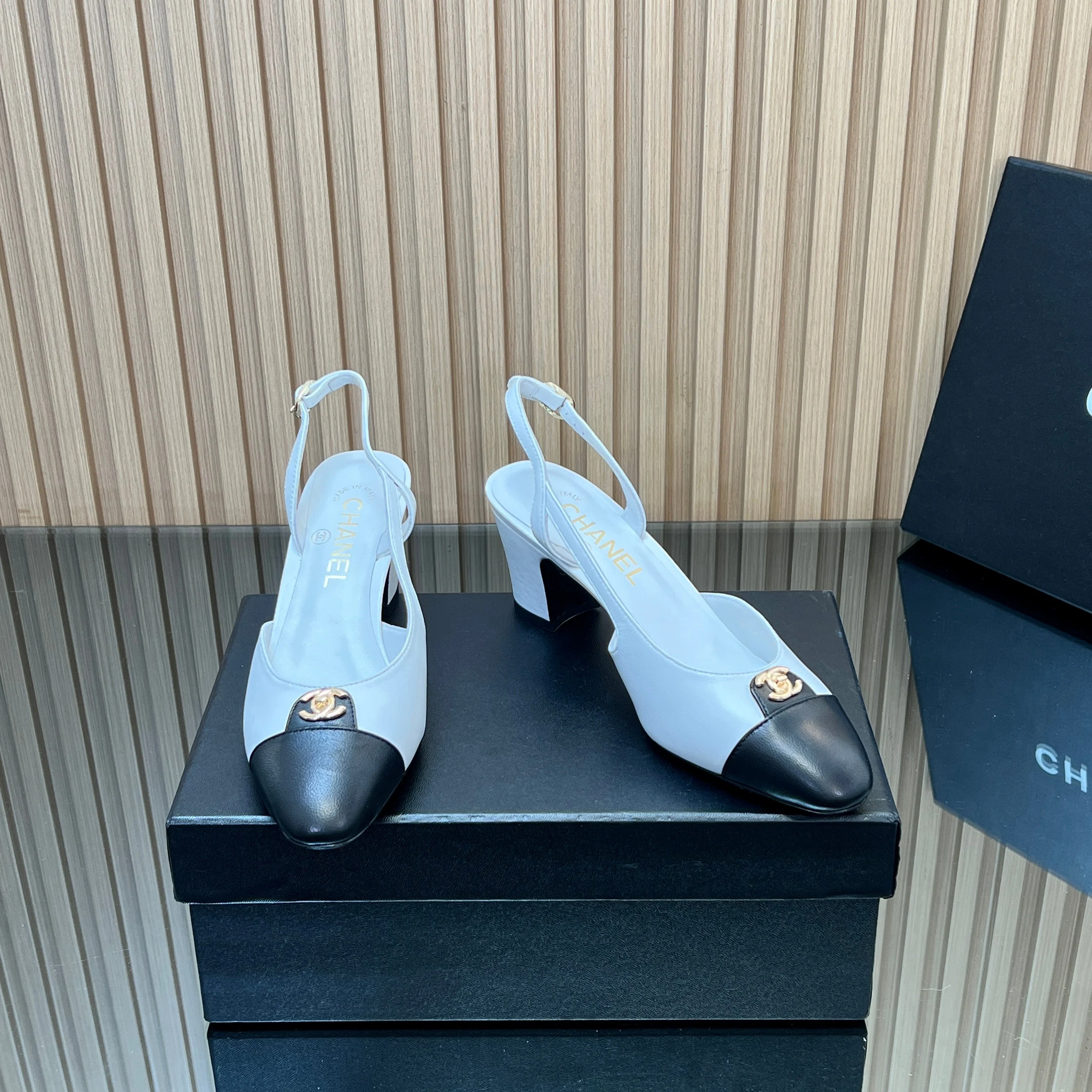CHANEL 25S SLINGBACK SHOE LOGO 65MM IN WHITE CALFSKIN GOLD HARDWRE