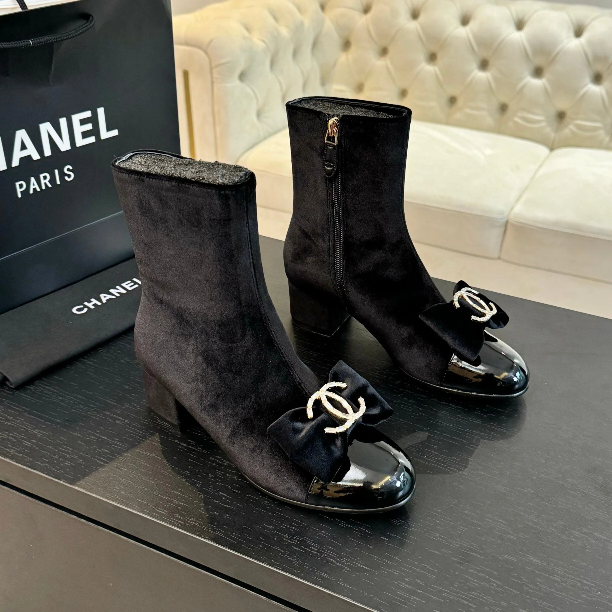 SHORT BOOTS IN BLACK VELVET AND LAMBSKIN