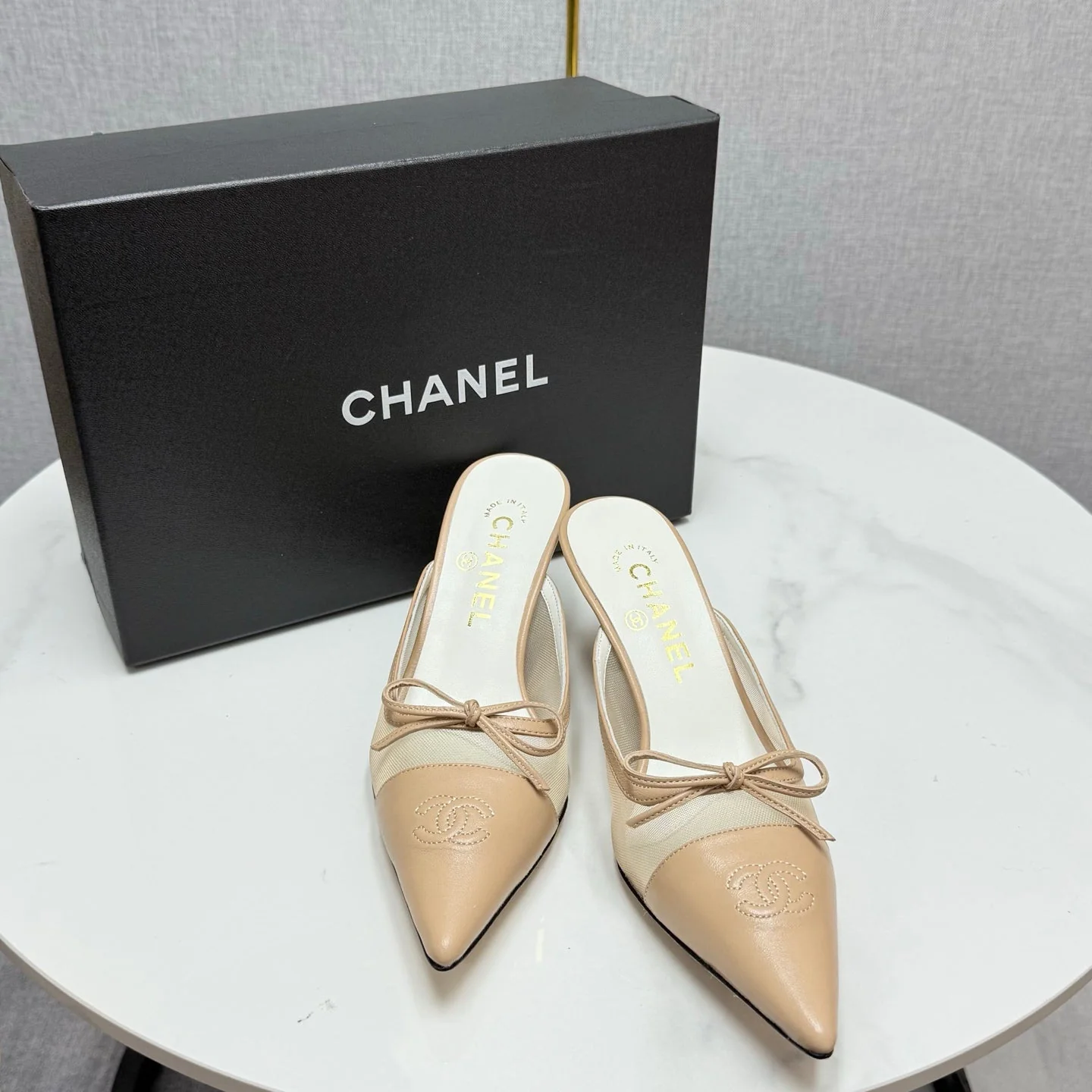 CC HEEL MULES 25S IN BEIGE MESH FABRIC AND LAMBSKIN WITH BOW